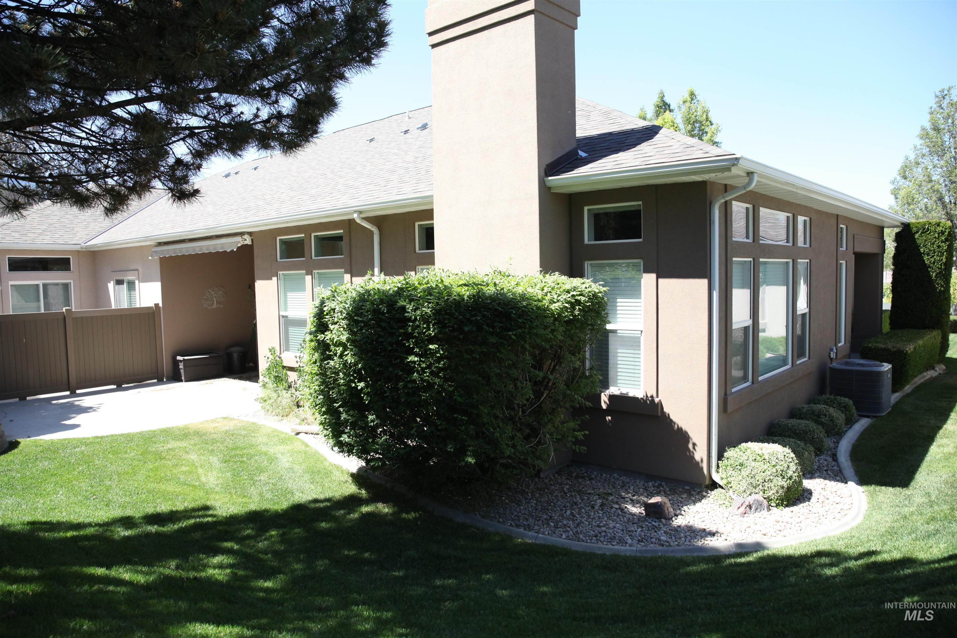 676 Riverview Dr., Twin Falls, Idaho 83301, 3 Bedrooms, 2 Bathrooms, Residential For Sale, Price $519,900, 98986504