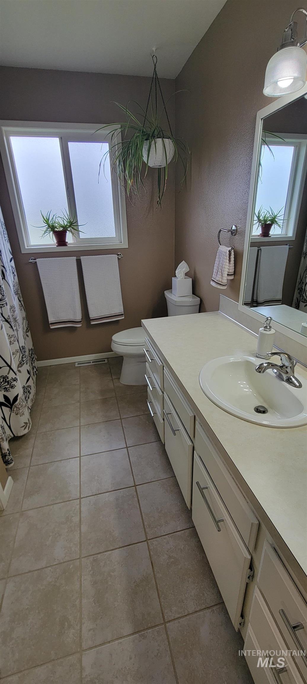 2426 Easy St, Clarkston, Washington 99403, 4 Bedrooms, 2 Bathrooms, Residential For Sale, Price $419,000,MLS 98986505