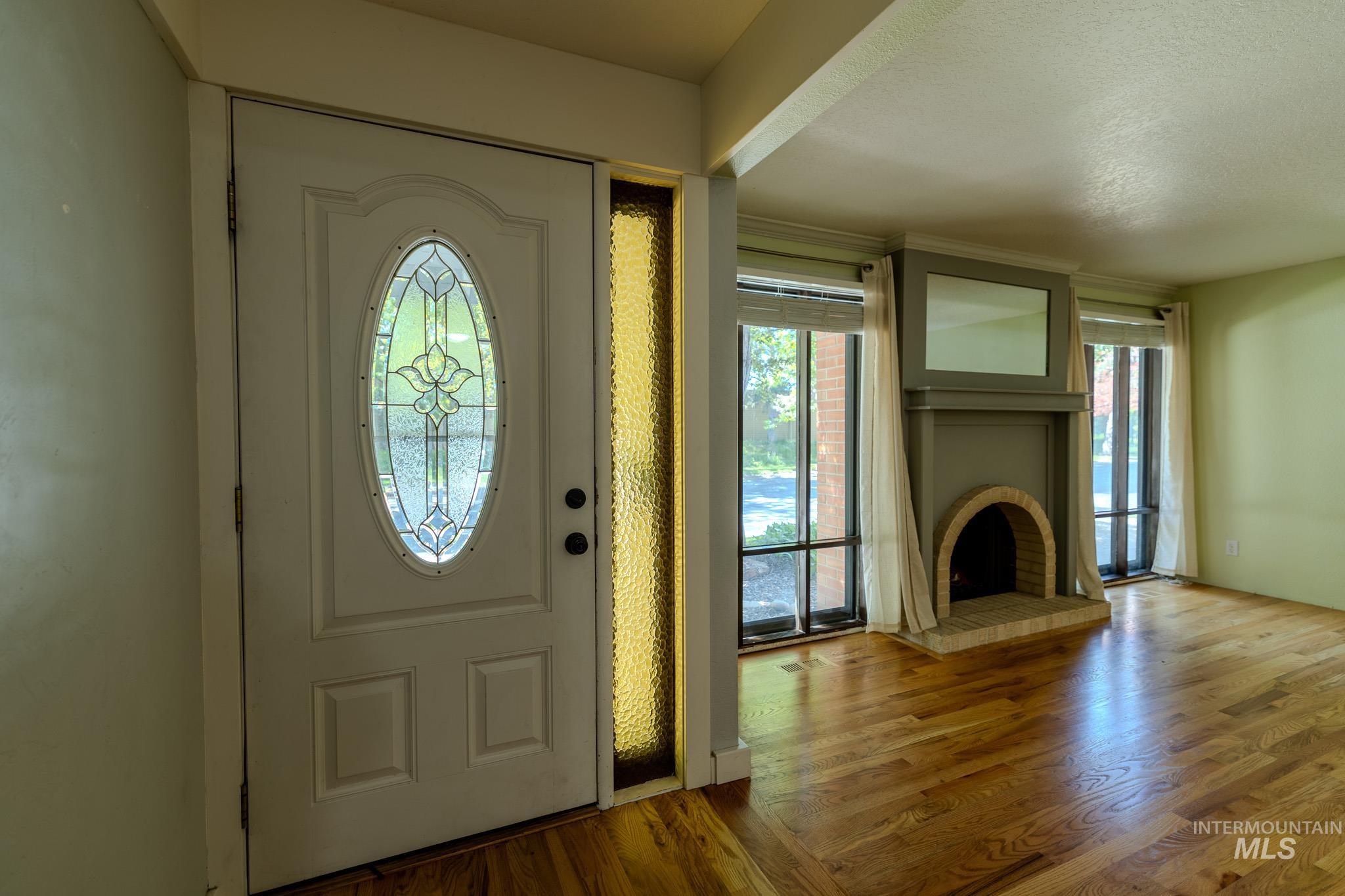 974 E. Strawberry Lane, Boise, Idaho 83712, 3 Bedrooms, 2 Bathrooms, Residential For Sale, Price $550,000, 98986506