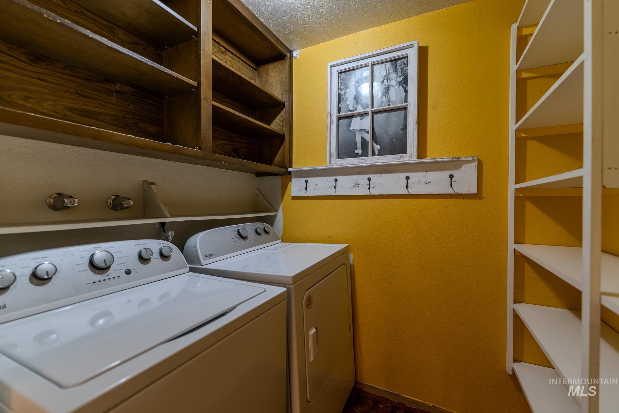 974 E. Strawberry Lane, Boise, Idaho 83712, 3 Bedrooms, 2 Bathrooms, Residential For Sale, Price $550,000, 98986506