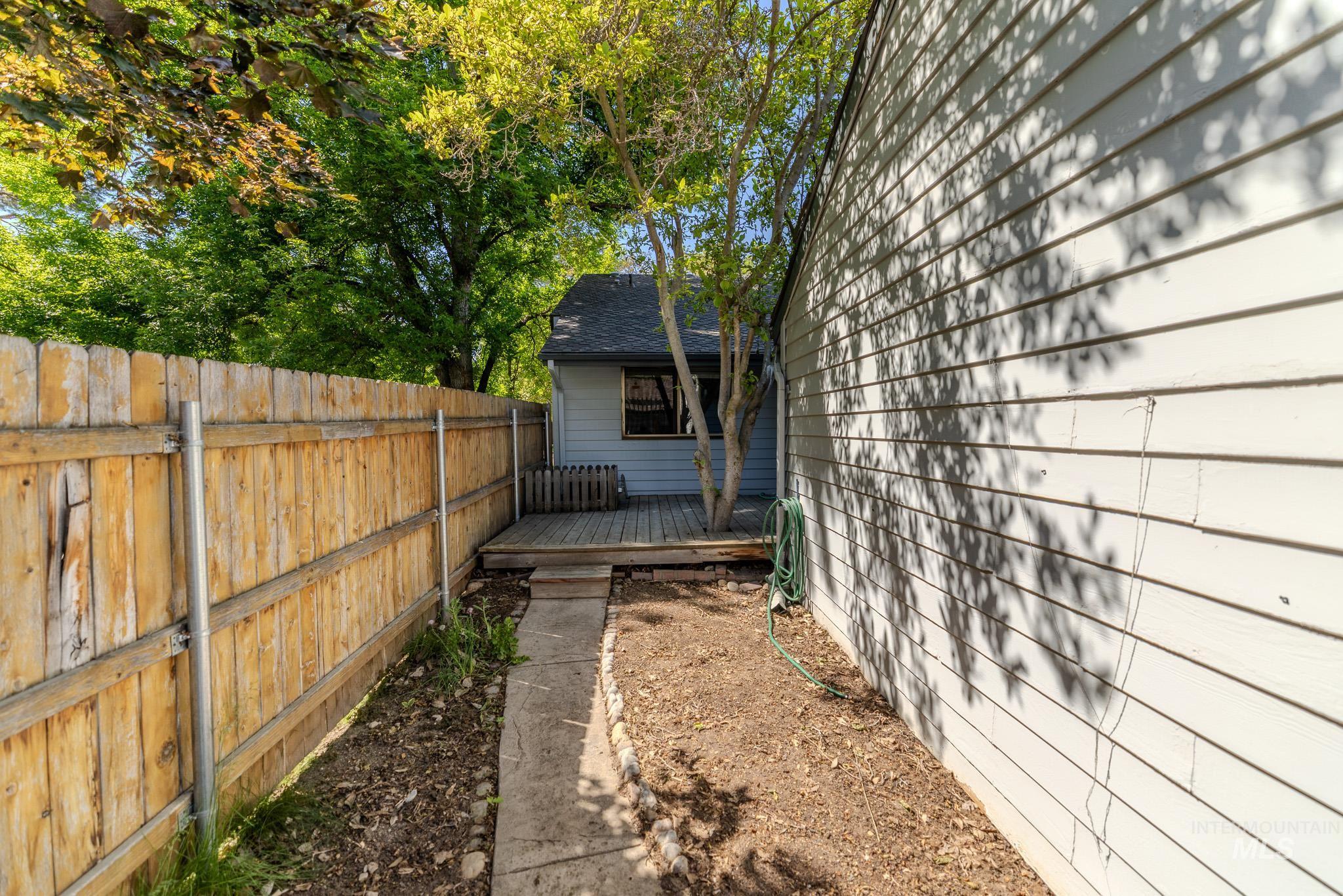 974 E. Strawberry Lane, Boise, Idaho 83712, 3 Bedrooms, 2 Bathrooms, Residential For Sale, Price $550,000, 98986506