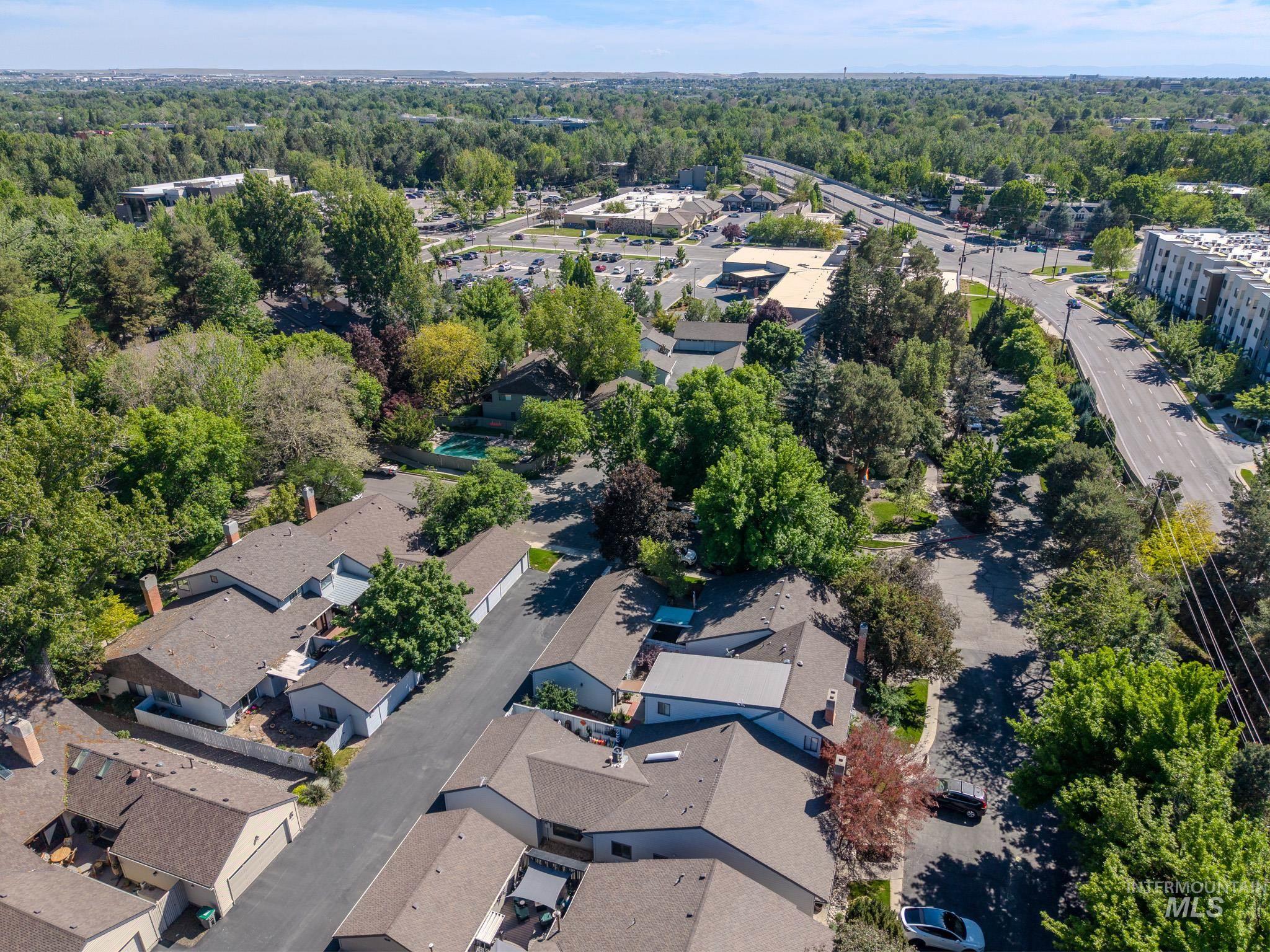 974 E. Strawberry Lane, Boise, Idaho 83712, 3 Bedrooms, 2 Bathrooms, Residential For Sale, Price $550,000, 98986506