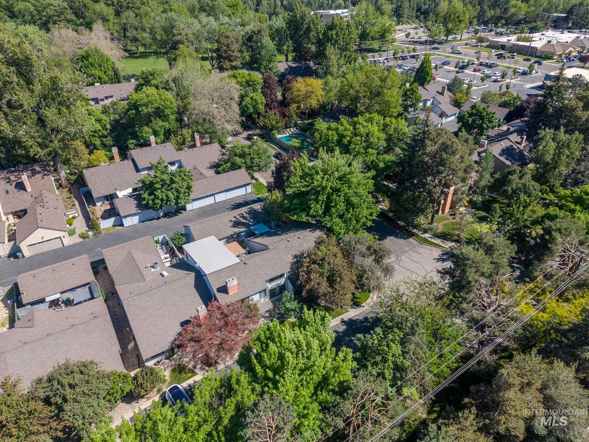 974 E. Strawberry Lane, Boise, Idaho 83712, 3 Bedrooms, 2 Bathrooms, Residential For Sale, Price $550,000, 98986506