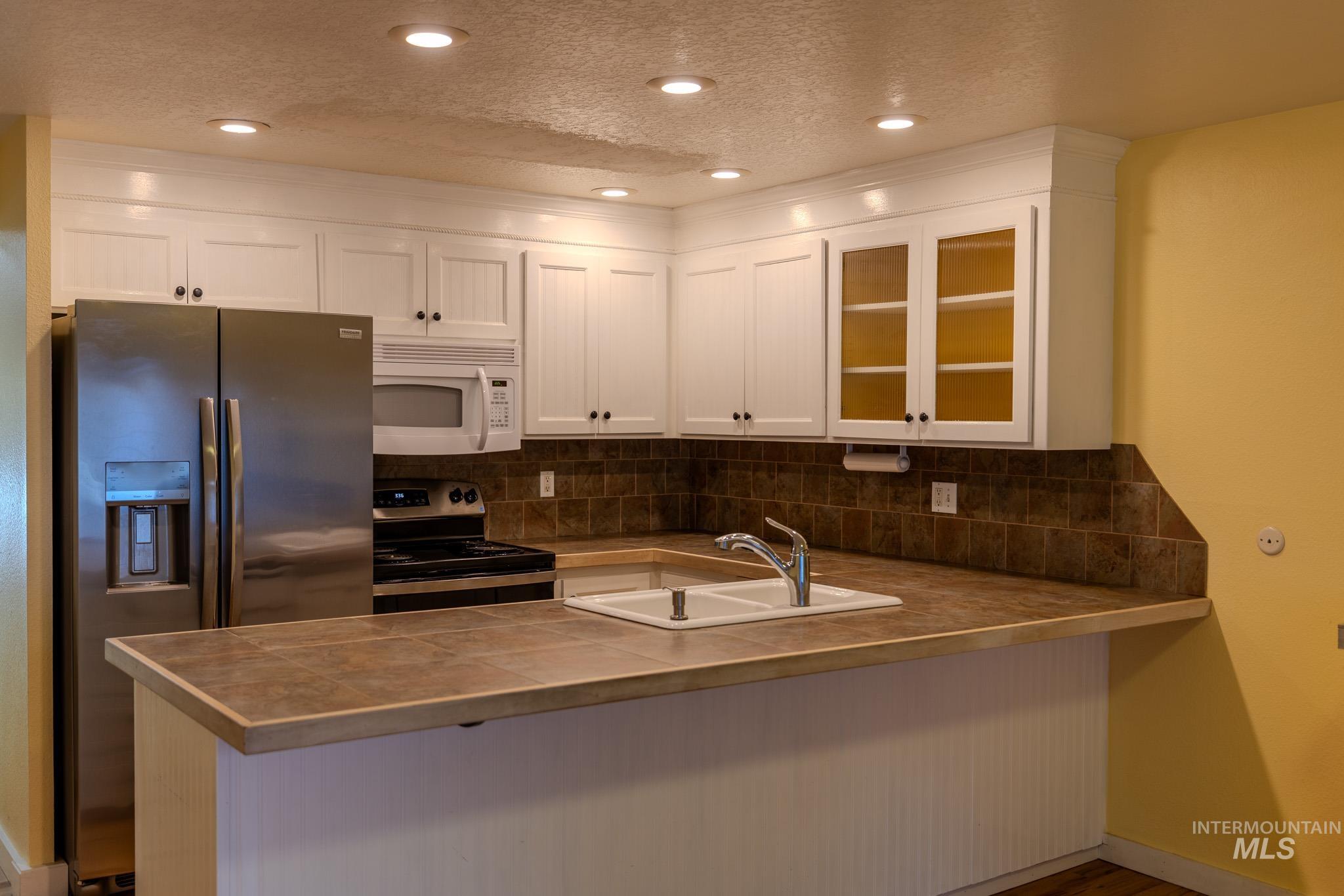 974 E. Strawberry Lane, Boise, Idaho 83712, 3 Bedrooms, 2 Bathrooms, Residential For Sale, Price $550,000, 98986506