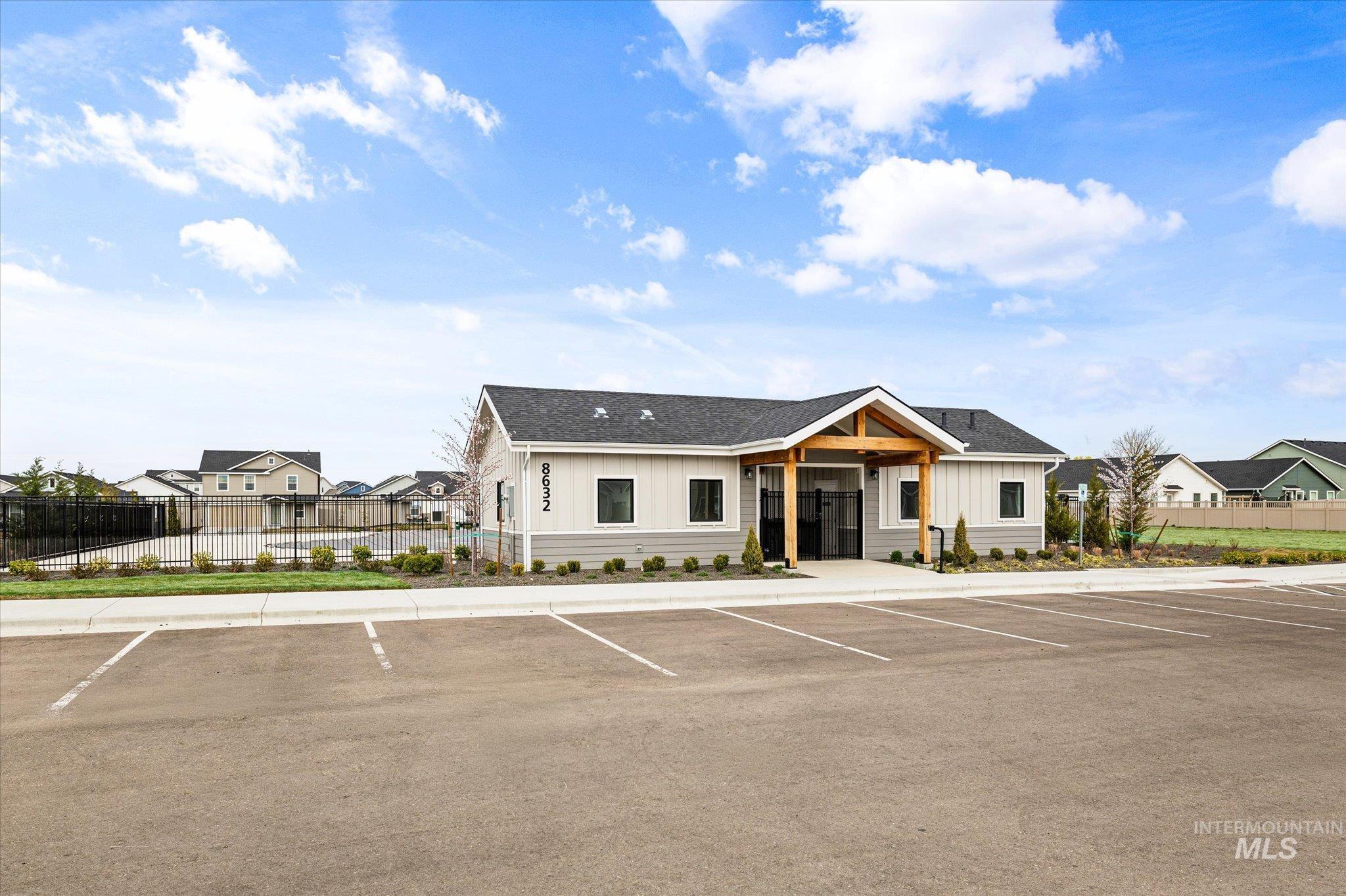 8641 E Velvet Ash St, Nampa, Idaho 83687, 4 Bedrooms, 2 Bathrooms, Residential For Sale, Price $415,000,MLS 98986508