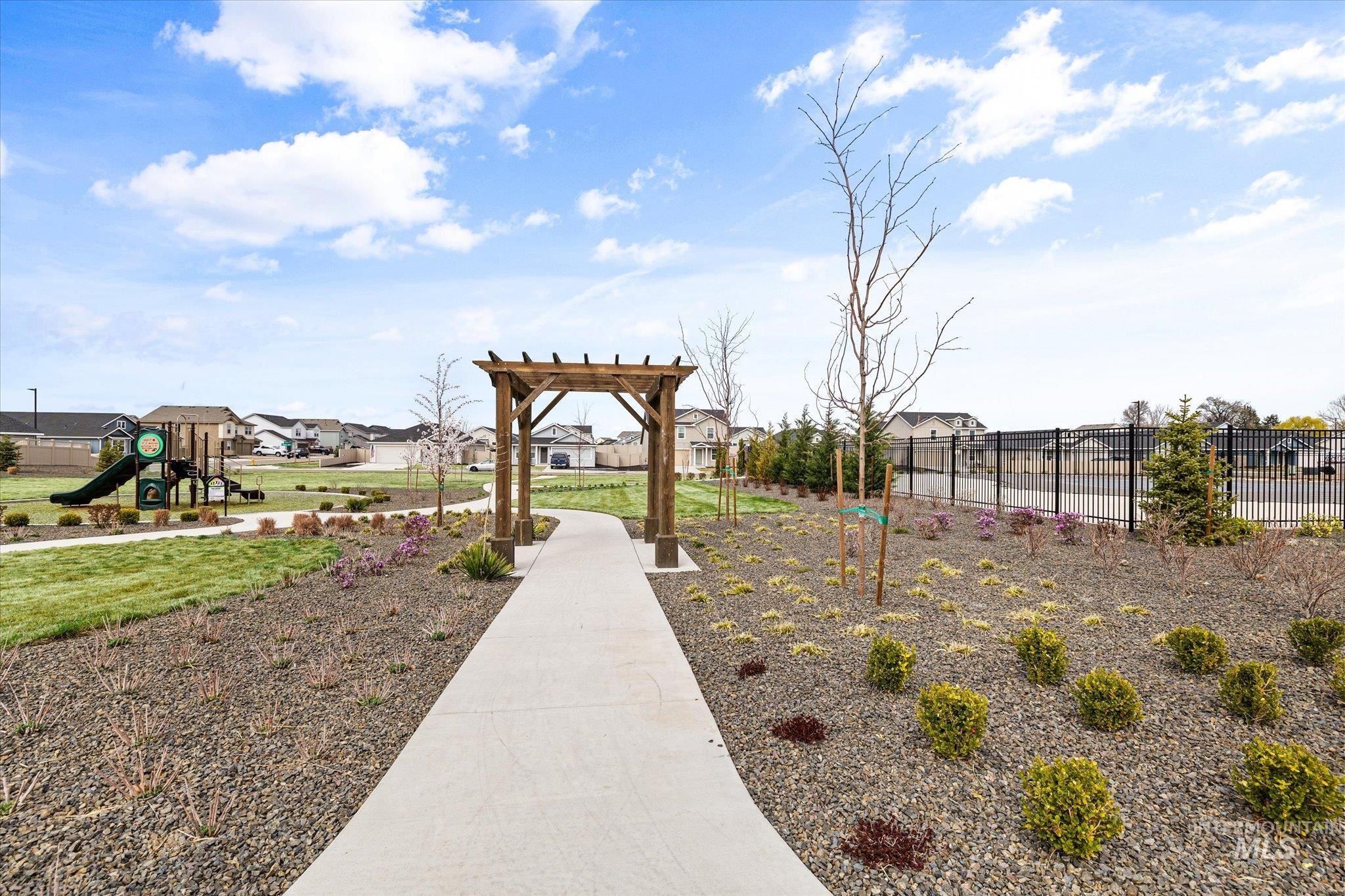 8641 E Velvet Ash St, Nampa, Idaho 83687, 4 Bedrooms, 2 Bathrooms, Residential For Sale, Price $415,000,MLS 98986508