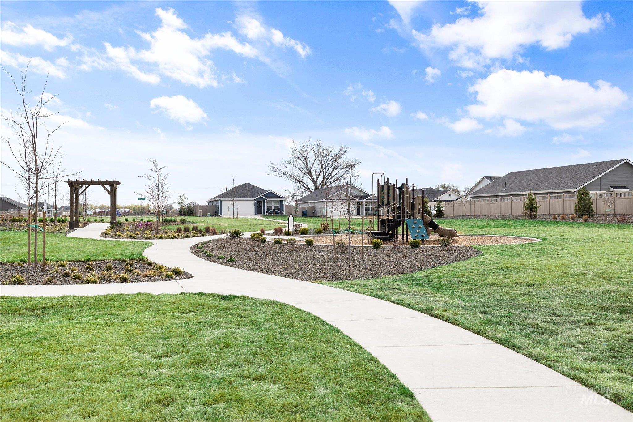 8641 E Velvet Ash St, Nampa, Idaho 83687, 4 Bedrooms, 2 Bathrooms, Residential For Sale, Price $415,000,MLS 98986508