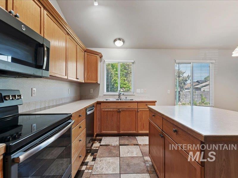 7839 N Duncan, Boise, Idaho 83714, 3 Bedrooms, 2.5 Bathrooms, Residential For Sale, Price $469,900, 98986510