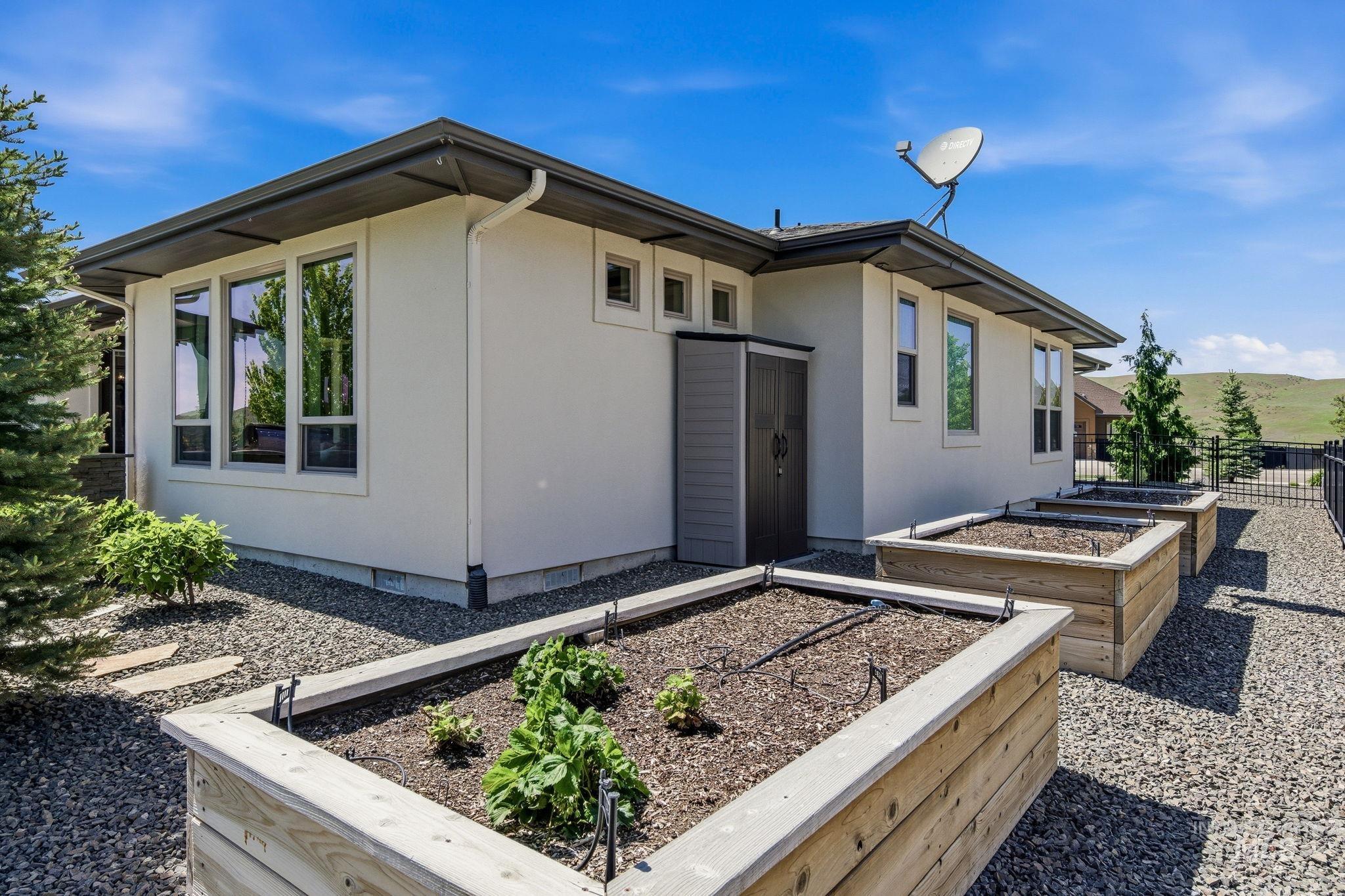 19265 E Eaglestone Place, Eagle, Idaho 83714, 4 Bedrooms, 3.5 Bathrooms, Residential For Sale, Price $1,299,999, 98986511