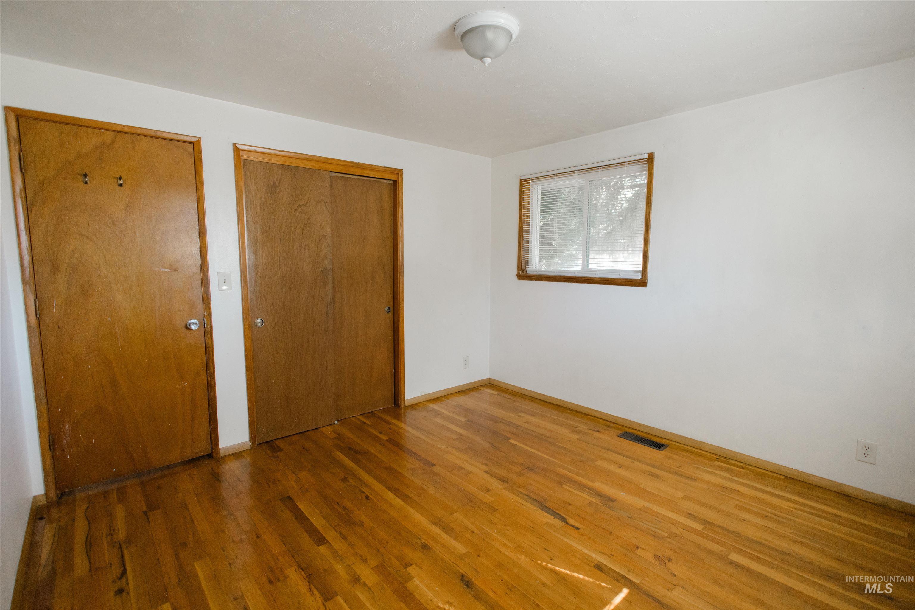 950 E 16th N, Mountain Home, Idaho 83647, 3 Bedrooms, 1 Bathroom, Residential For Sale, Price $290,000,MLS 98986512