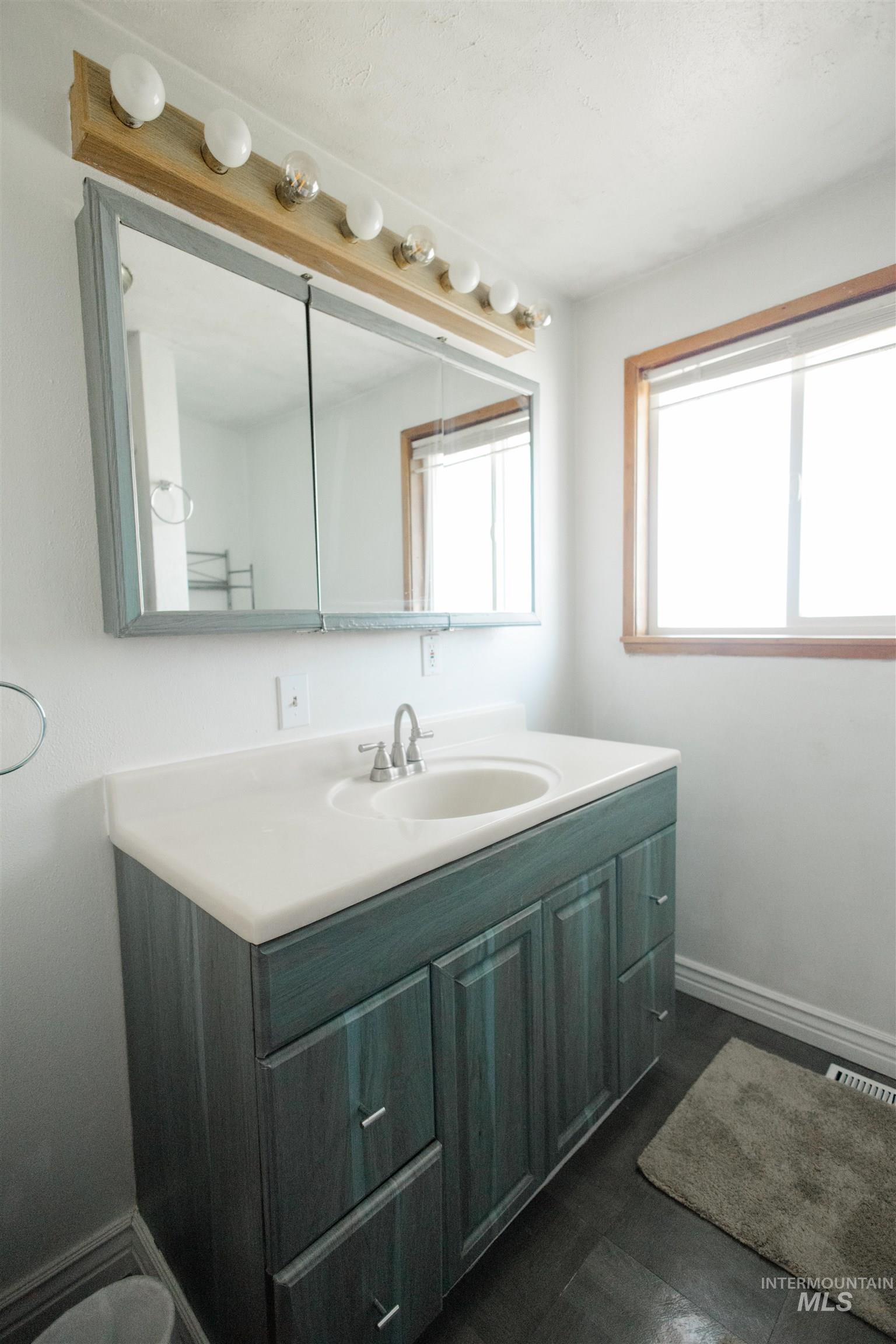 950 E 16th N, Mountain Home, Idaho 83647, 3 Bedrooms, 1 Bathroom, Residential For Sale, Price $290,000,MLS 98986512