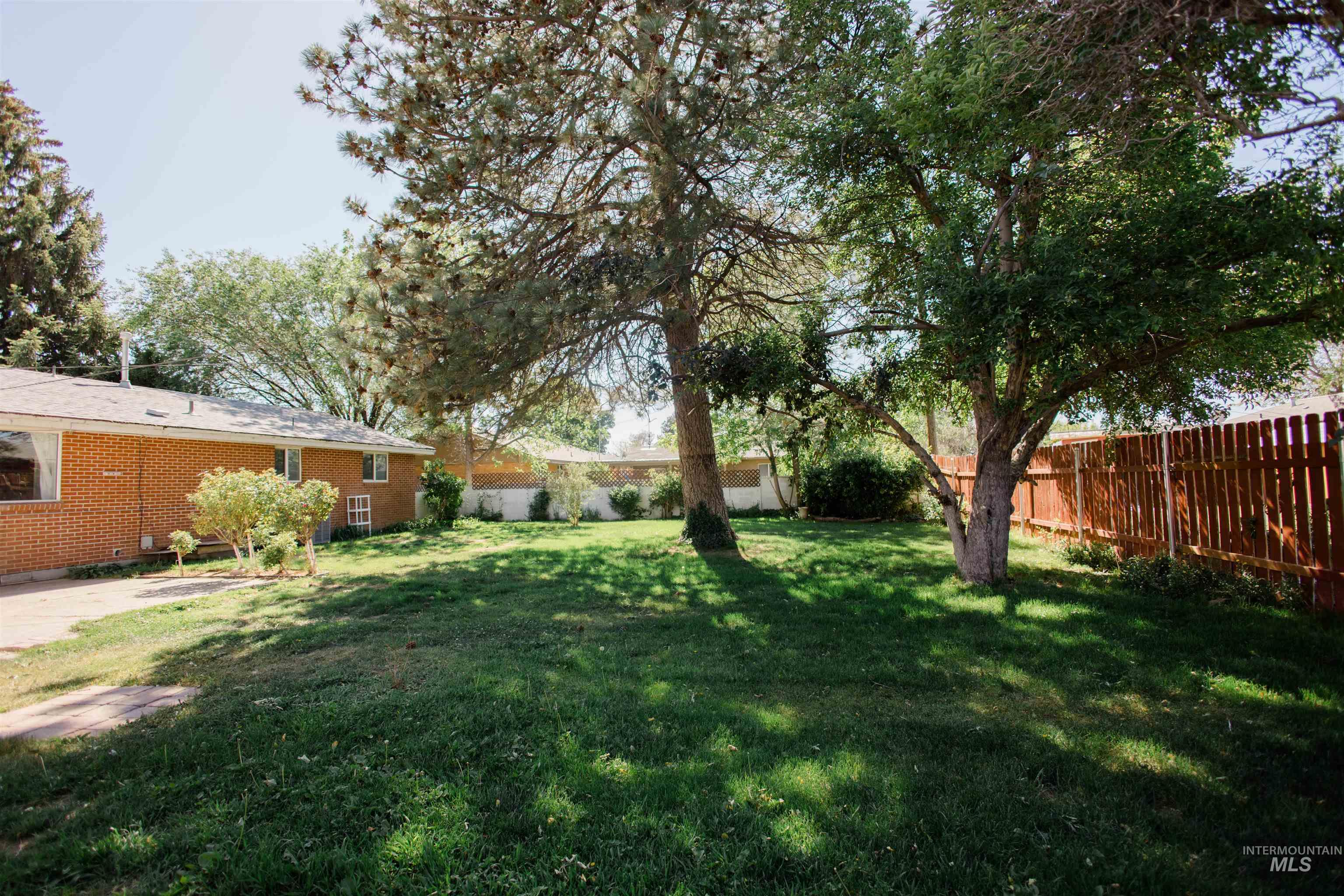950 E 16th N, Mountain Home, Idaho 83647, 3 Bedrooms, 1 Bathroom, Residential For Sale, Price $290,000,MLS 98986512