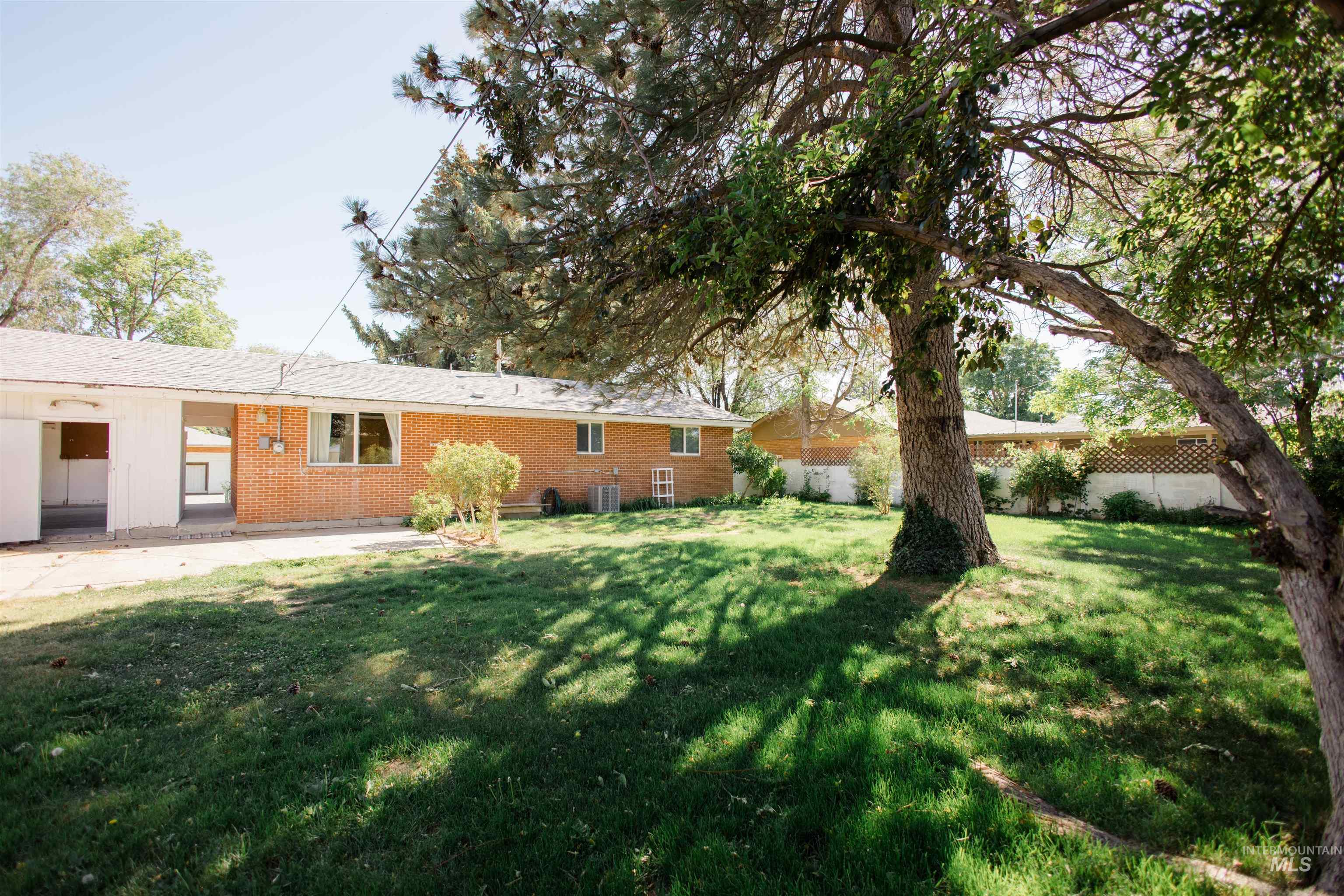 950 E 16th N, Mountain Home, Idaho 83647, 3 Bedrooms, 1 Bathroom, Residential For Sale, Price $290,000,MLS 98986512