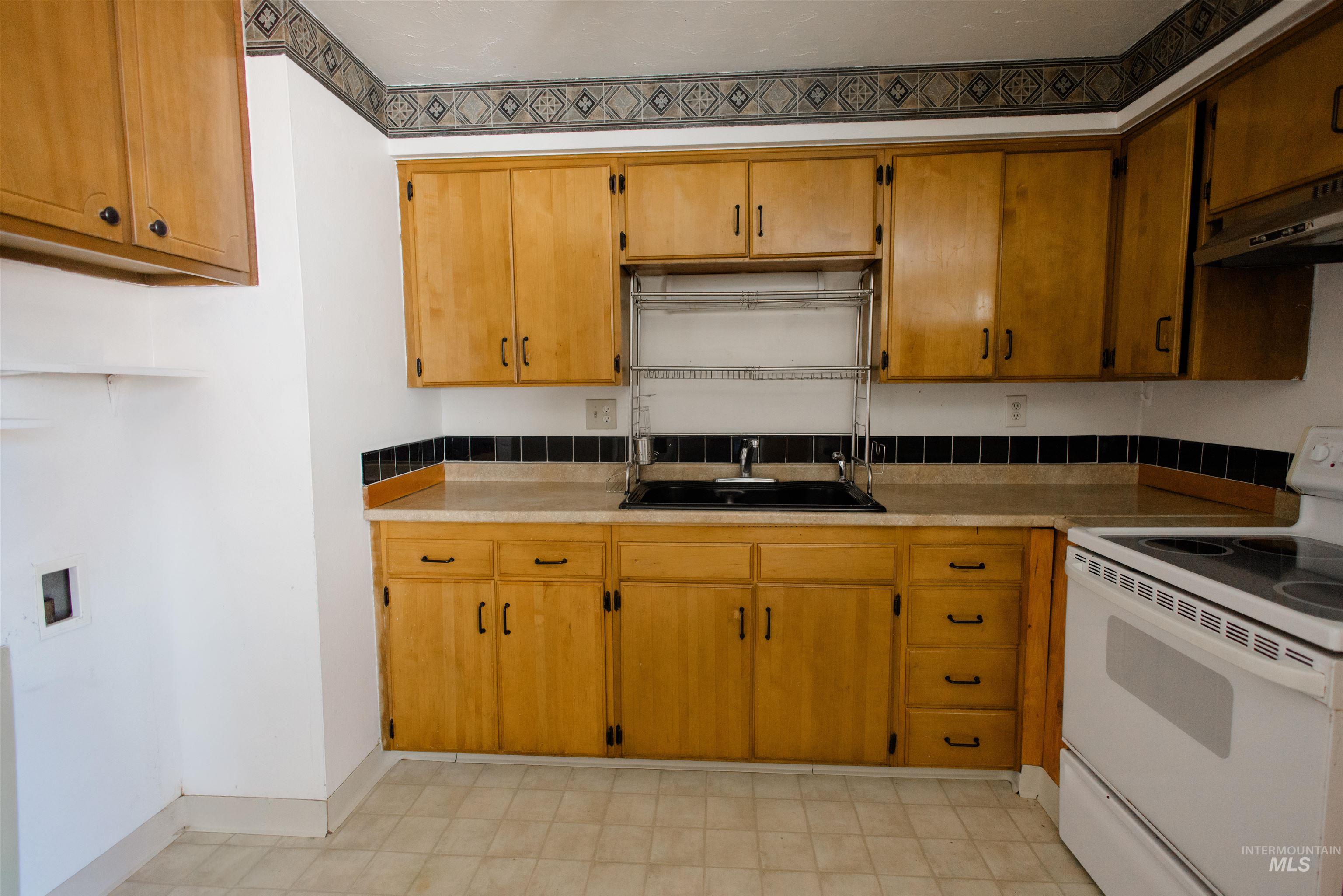 950 E 16th N, Mountain Home, Idaho 83647, 3 Bedrooms, 1 Bathroom, Residential For Sale, Price $290,000,MLS 98986512