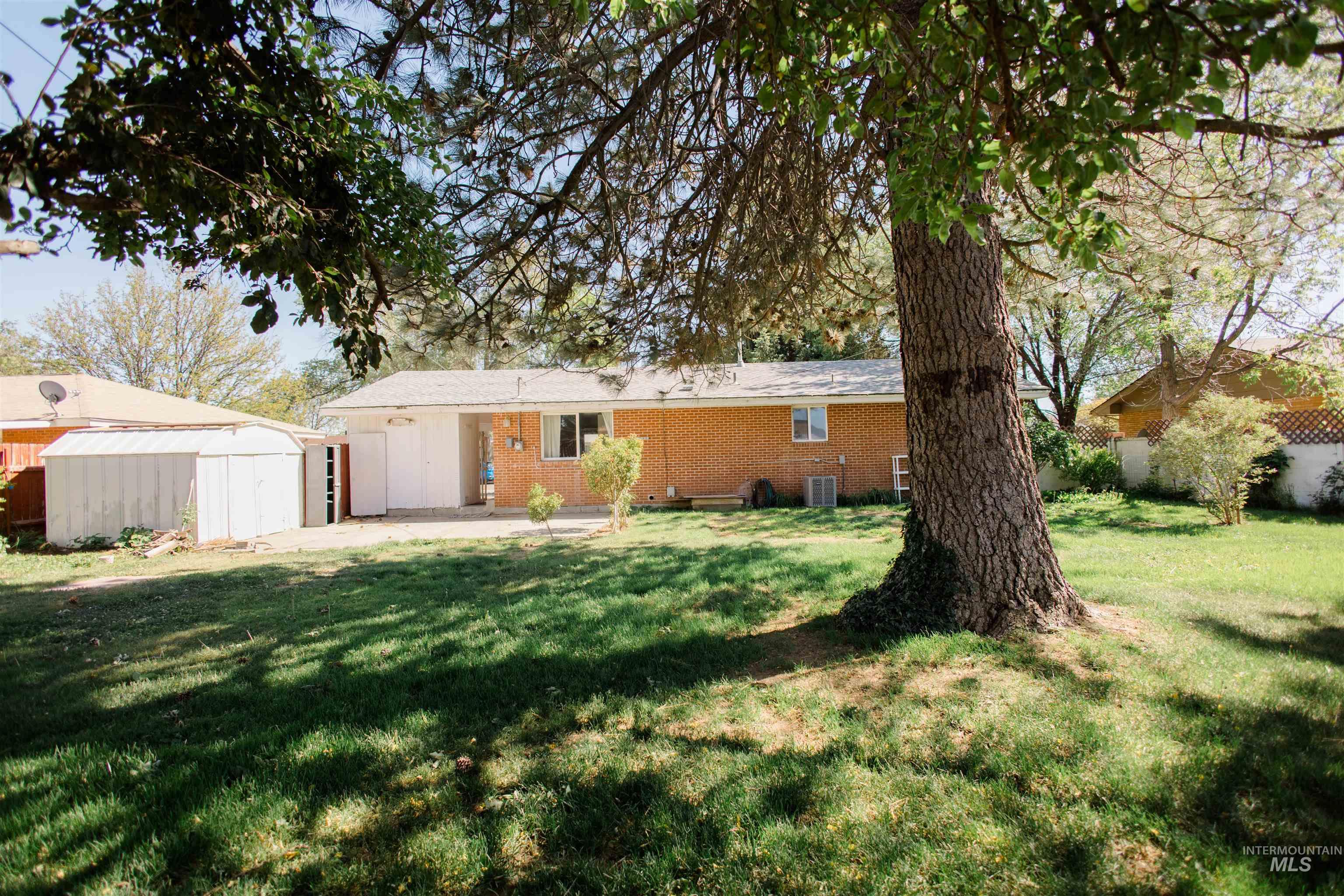 950 E 16th N, Mountain Home, Idaho 83647, 3 Bedrooms, 1 Bathroom, Residential For Sale, Price $290,000,MLS 98986512