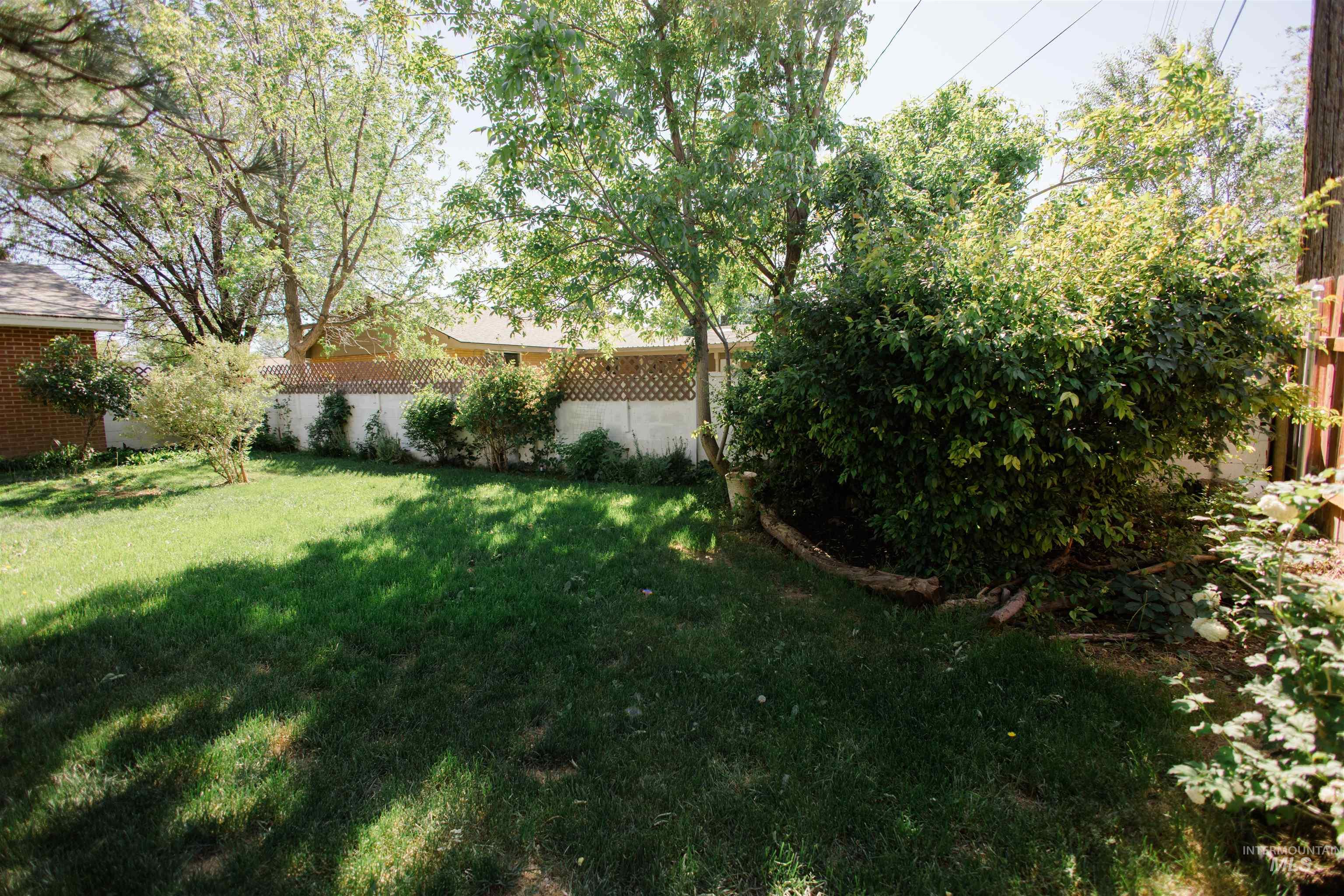 950 E 16th N, Mountain Home, Idaho 83647, 3 Bedrooms, 1 Bathroom, Residential For Sale, Price $290,000,MLS 98986512