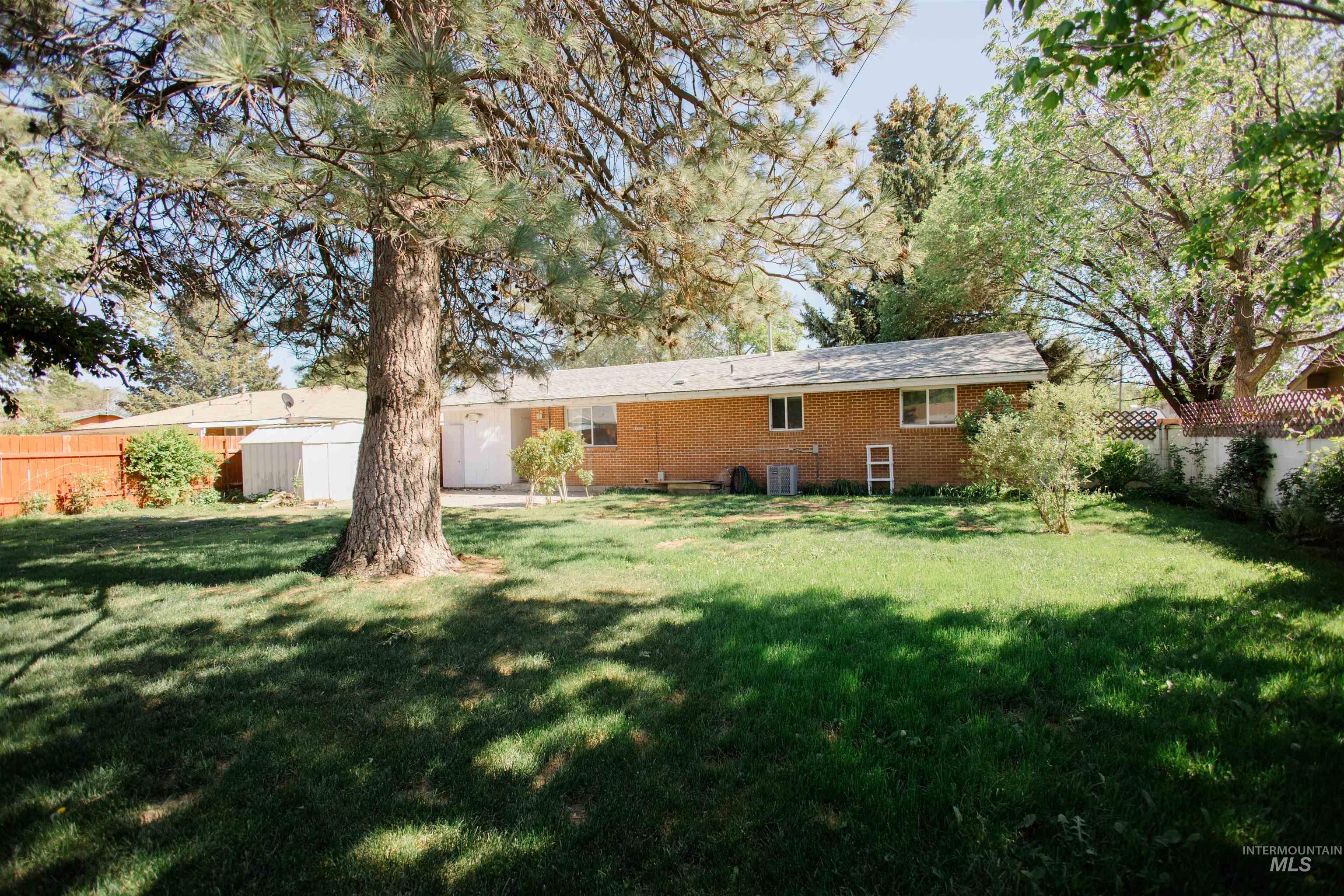 950 E 16th N, Mountain Home, Idaho 83647, 3 Bedrooms, 1 Bathroom, Residential For Sale, Price $290,000,MLS 98986512