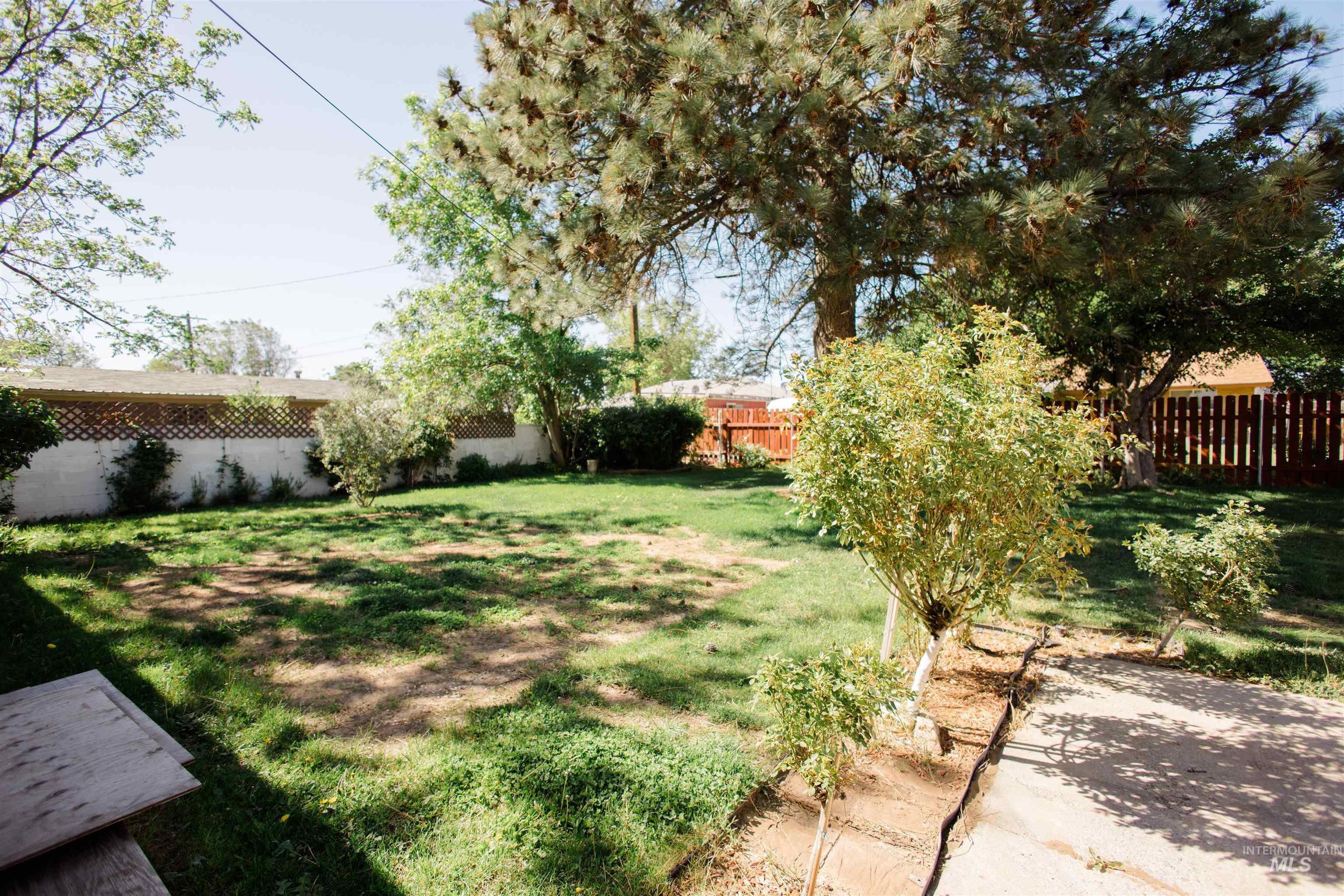 950 E 16th N, Mountain Home, Idaho 83647, 3 Bedrooms, 1 Bathroom, Residential For Sale, Price $290,000,MLS 98986512