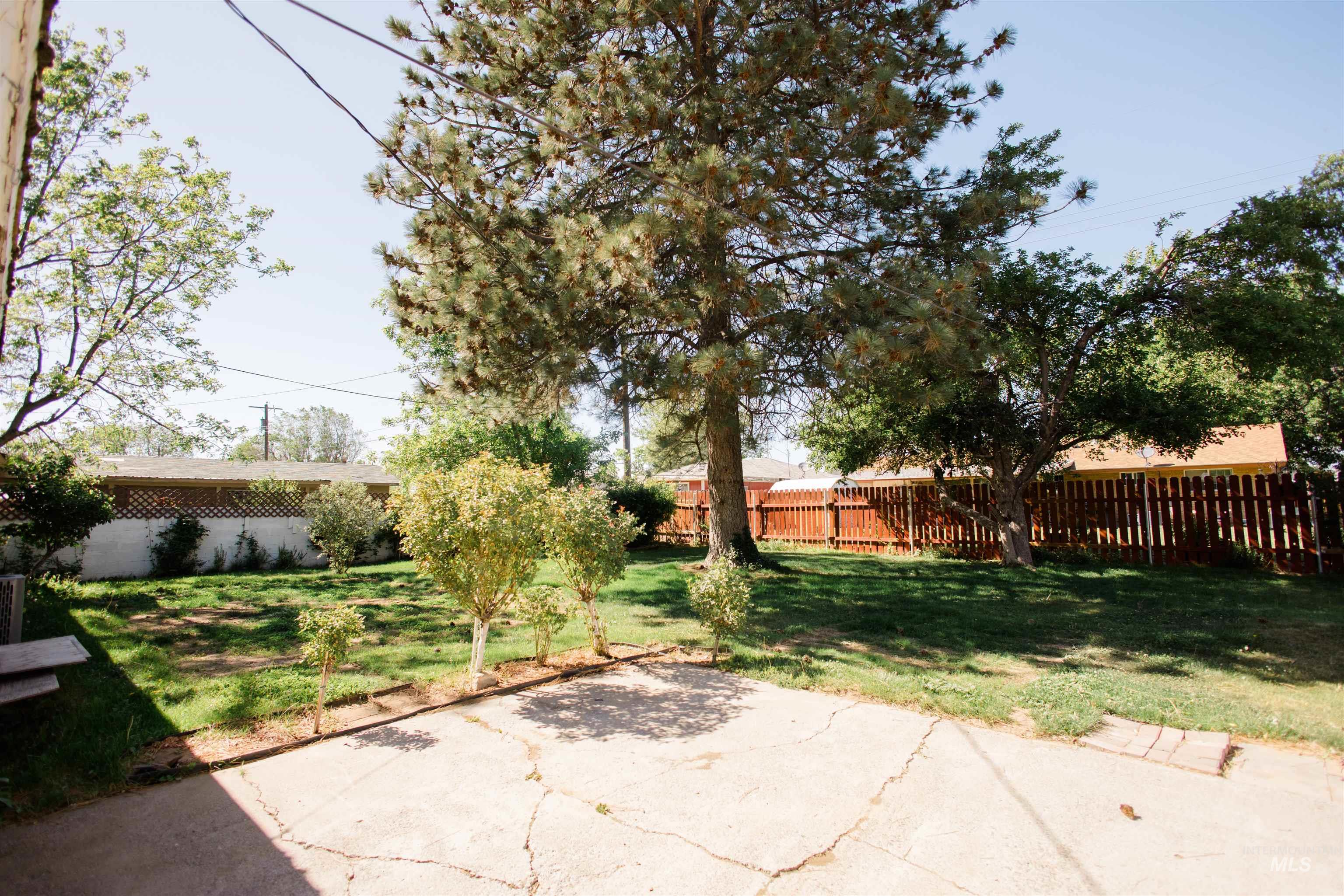 950 E 16th N, Mountain Home, Idaho 83647, 3 Bedrooms, 1 Bathroom, Residential For Sale, Price $290,000,MLS 98986512