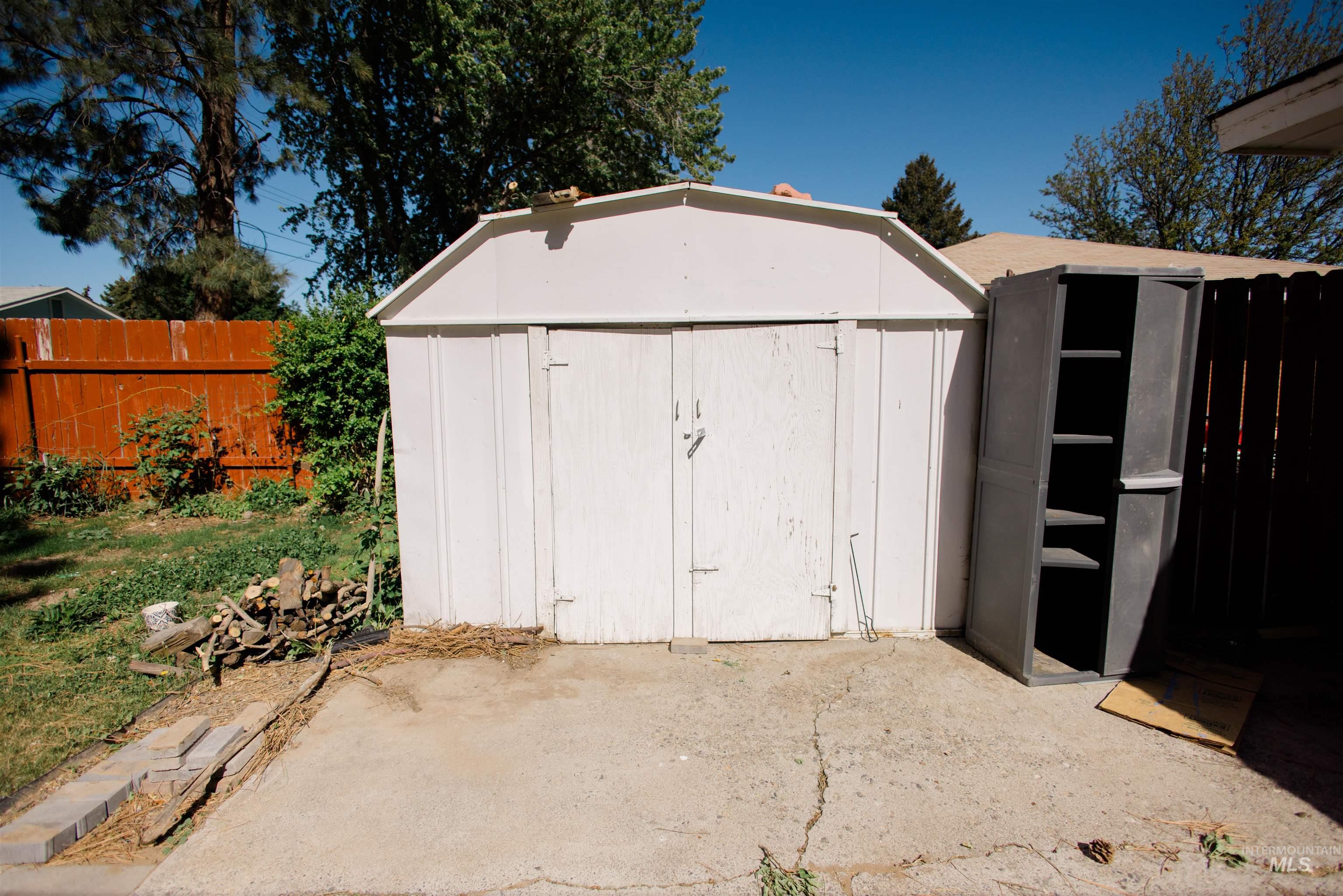 950 E 16th N, Mountain Home, Idaho 83647, 3 Bedrooms, 1 Bathroom, Residential For Sale, Price $290,000,MLS 98986512