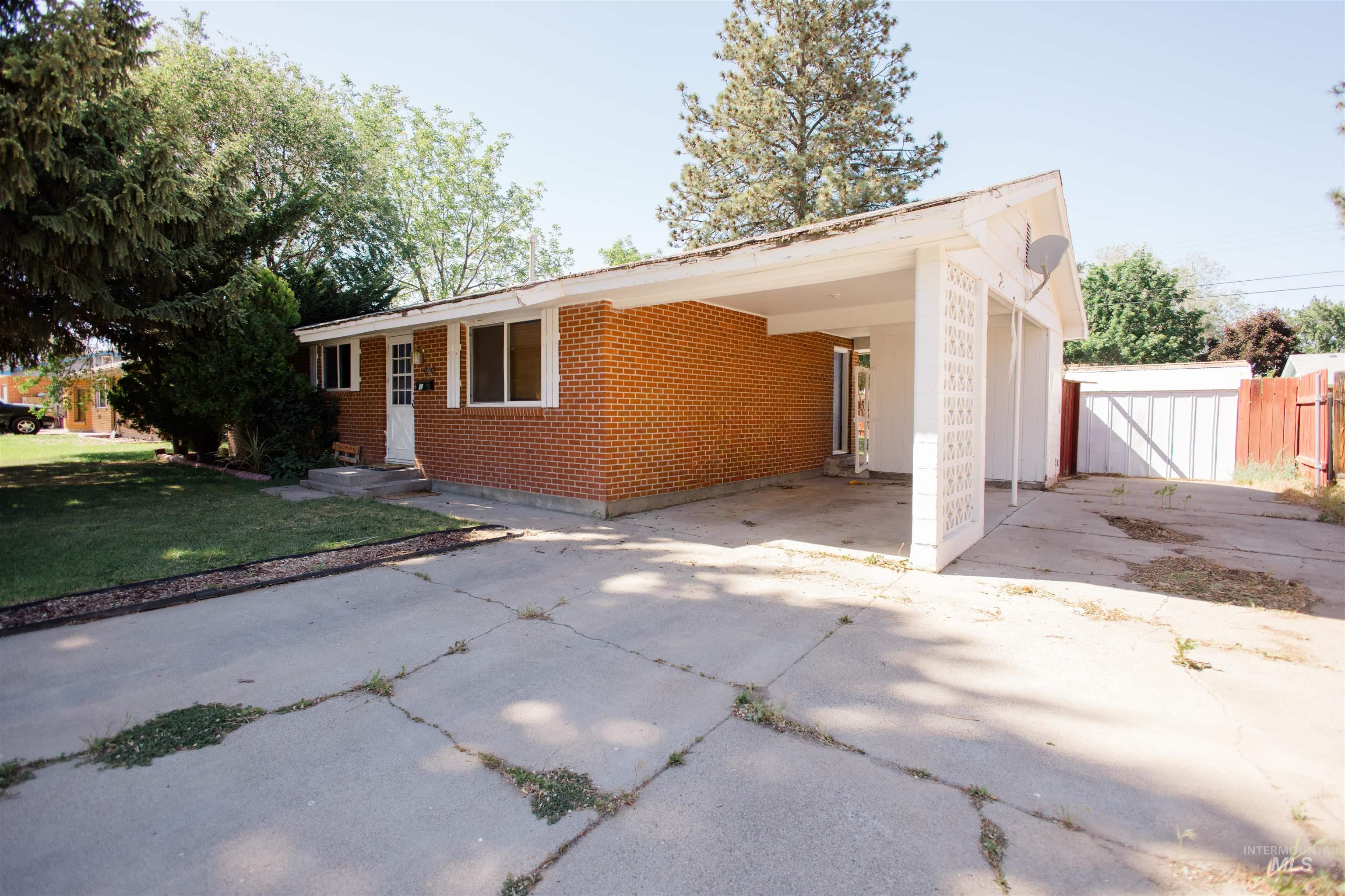 950 E 16th N, Mountain Home, Idaho 83647, 3 Bedrooms, 1 Bathroom, Residential For Sale, Price $290,000,MLS 98986512