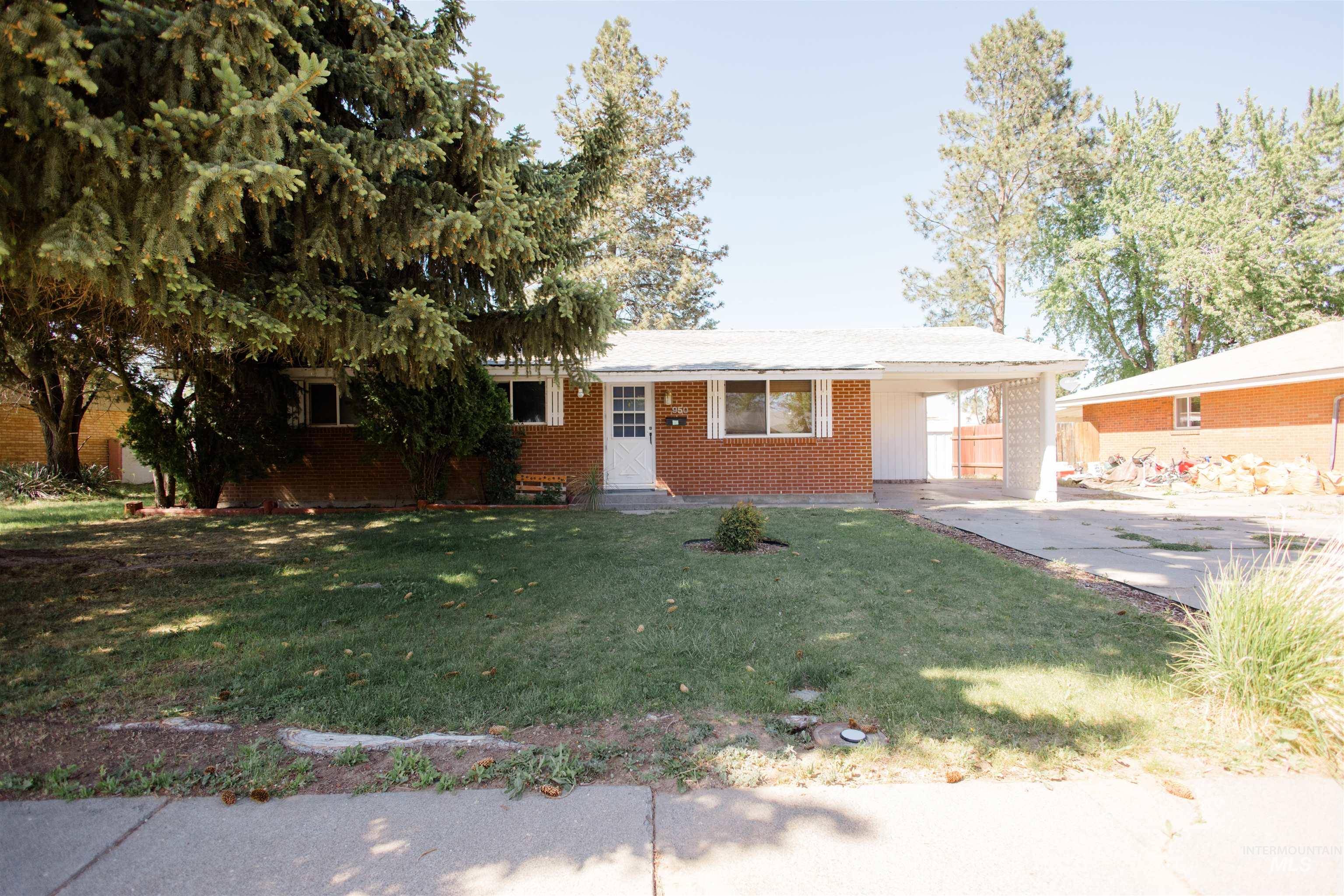 950 E 16th N, Mountain Home, Idaho 83647, 3 Bedrooms, 1 Bathroom, Residential For Sale, Price $290,000,MLS 98986512