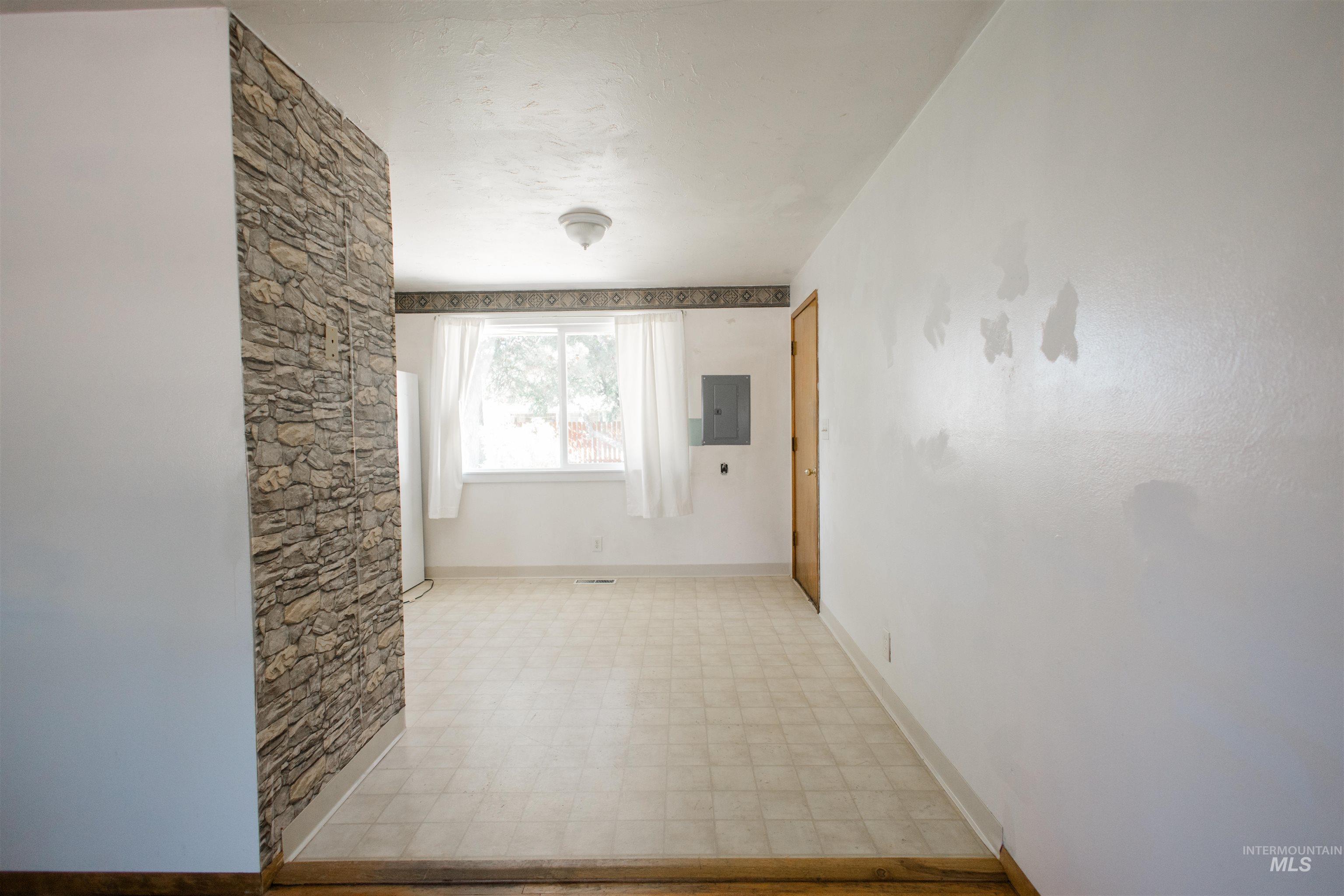 950 E 16th N, Mountain Home, Idaho 83647, 3 Bedrooms, 1 Bathroom, Residential For Sale, Price $290,000,MLS 98986512