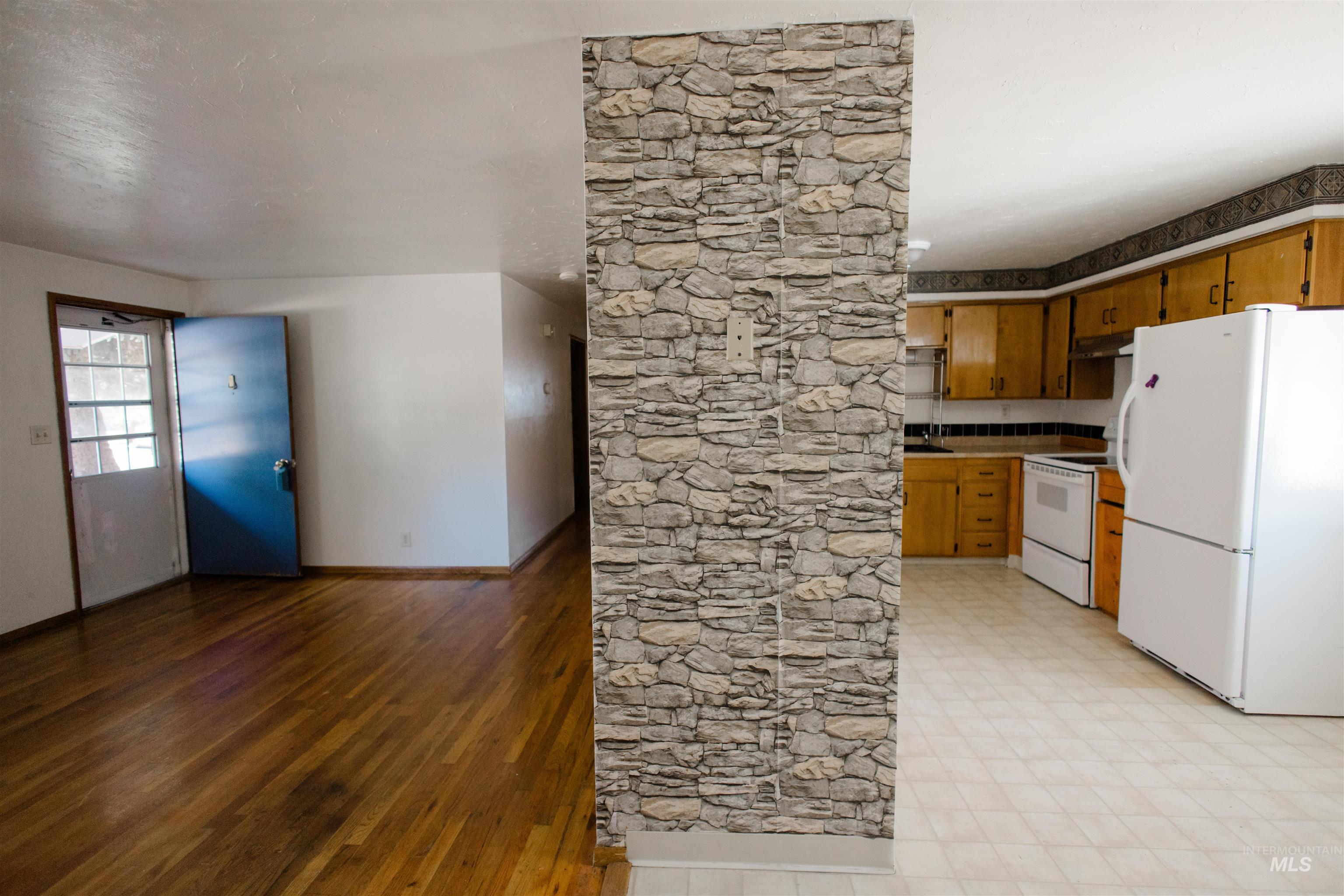 950 E 16th N, Mountain Home, Idaho 83647, 3 Bedrooms, 1 Bathroom, Residential For Sale, Price $290,000,MLS 98986512
