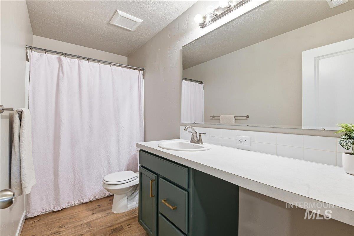 1586 Cashel St, Middleton, Idaho 83664, 4 Bedrooms, 2 Bathrooms, Residential For Sale, Price $464,900,MLS 98986515
