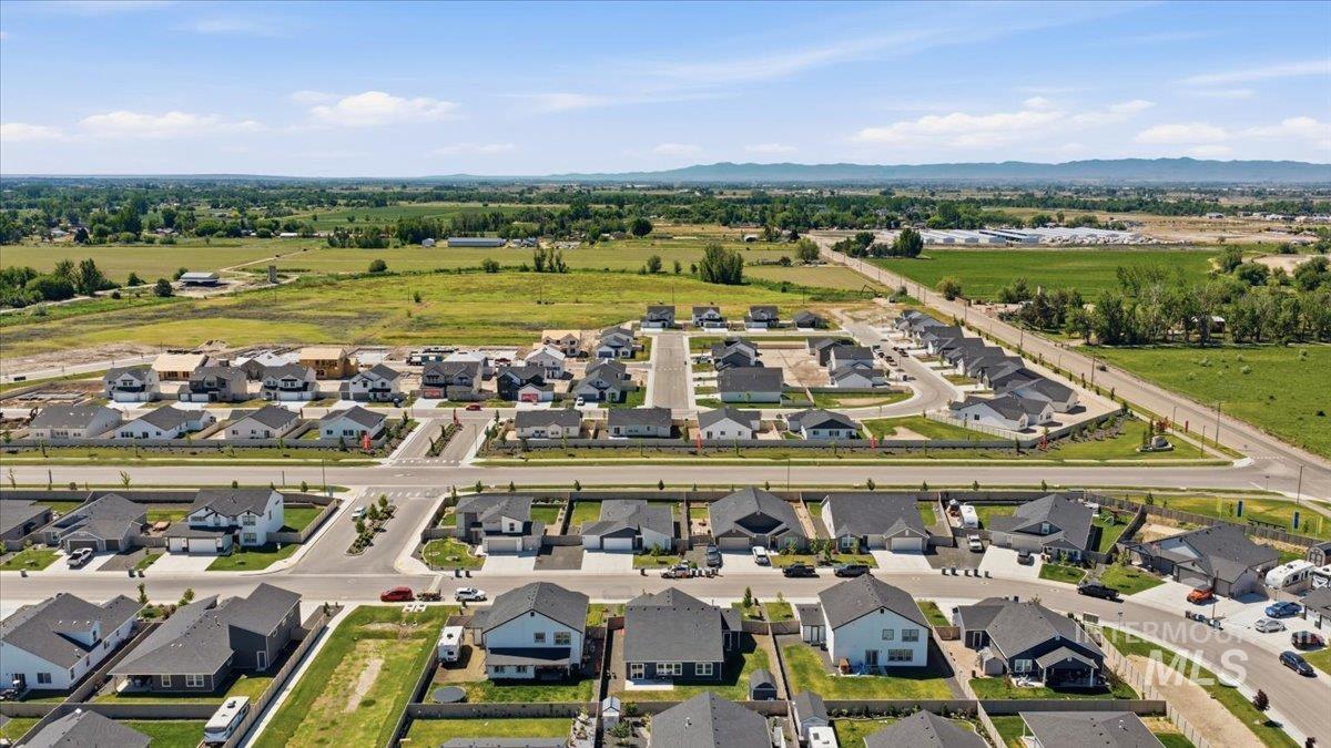 1586 Cashel St, Middleton, Idaho 83664, 4 Bedrooms, 2 Bathrooms, Residential For Sale, Price $464,900,MLS 98986515
