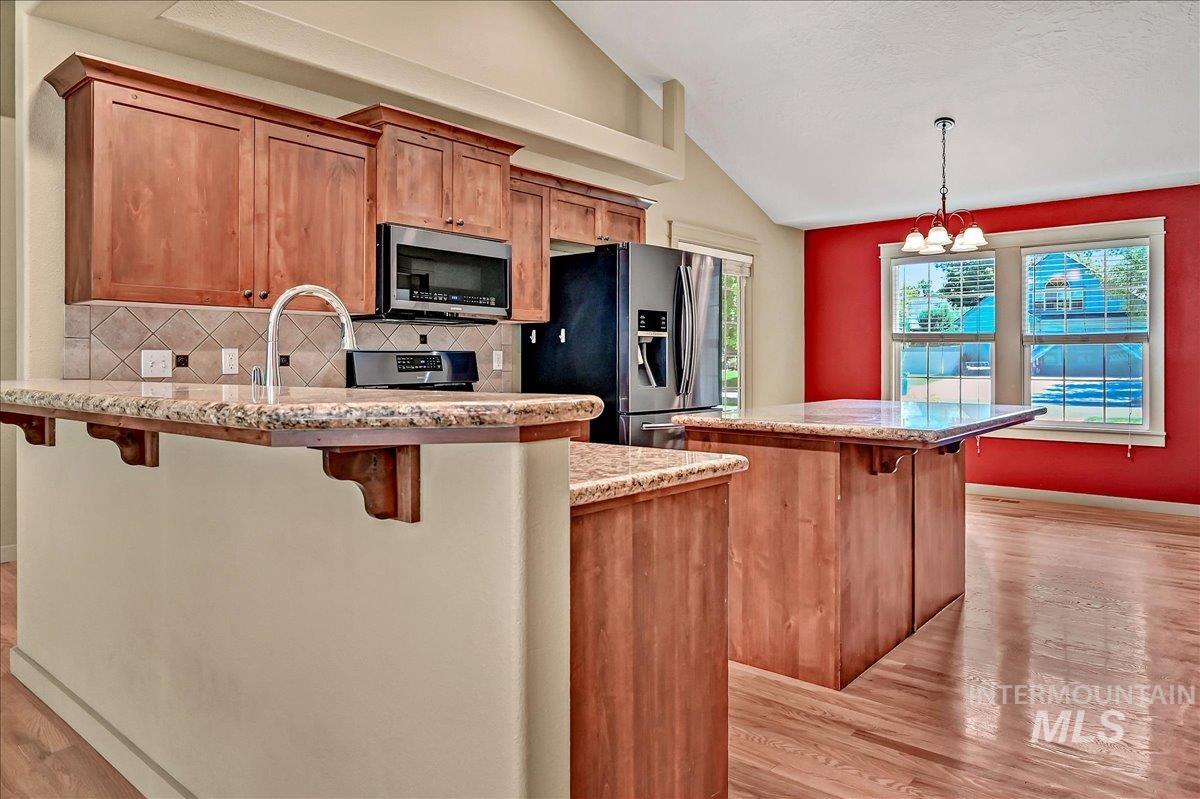 817 N Shadowridge Ave, Eagle, Idaho 83616, 3 Bedrooms, 2 Bathrooms, Residential For Sale, Price $579,000, 98986518