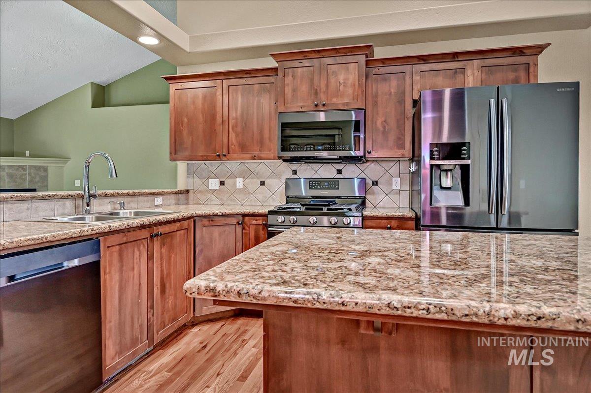 817 N Shadowridge Ave, Eagle, Idaho 83616, 3 Bedrooms, 2 Bathrooms, Residential For Sale, Price $579,000, 98986518