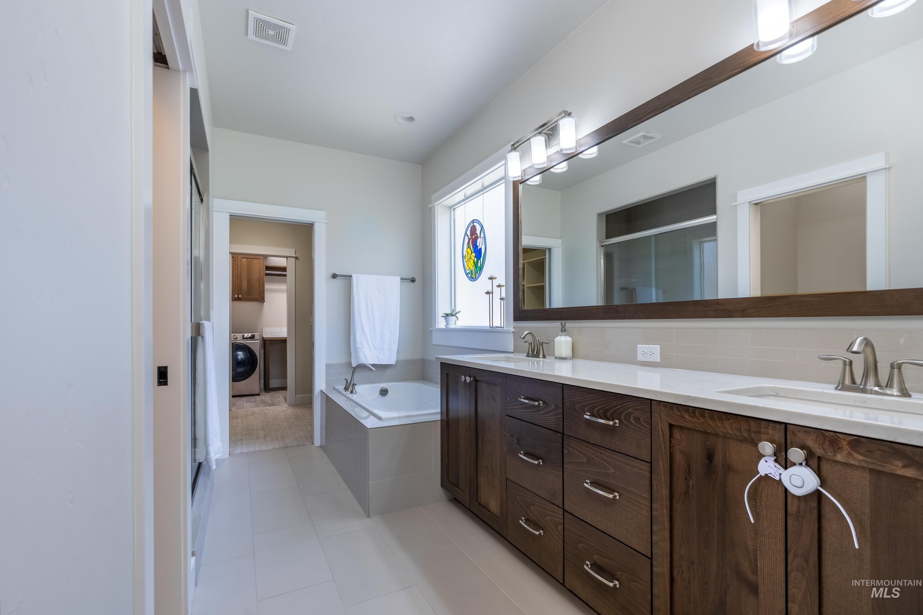 2641 N Whitebird Place, Meridian, Idaho 83646, 3 Bedrooms, 3 Bathrooms, Residential For Sale, Price $675,000, 98986521