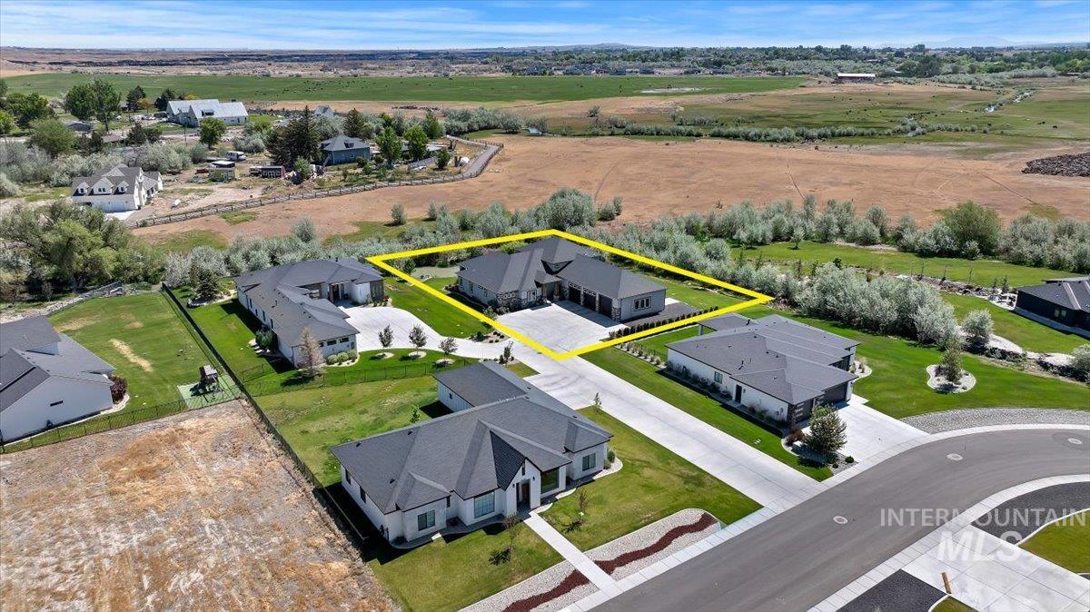 1587 Clear Creek Loop, Twin Falls, Idaho 83301-8322, 4 Bedrooms, 3 Bathrooms, Residential For Sale, Price $954,900, 98986522