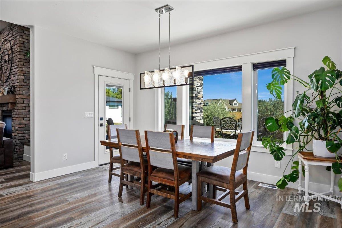 1587 Clear Creek Loop, Twin Falls, Idaho 83301-8322, 4 Bedrooms, 3 Bathrooms, Residential For Sale, Price $954,900, 98986522