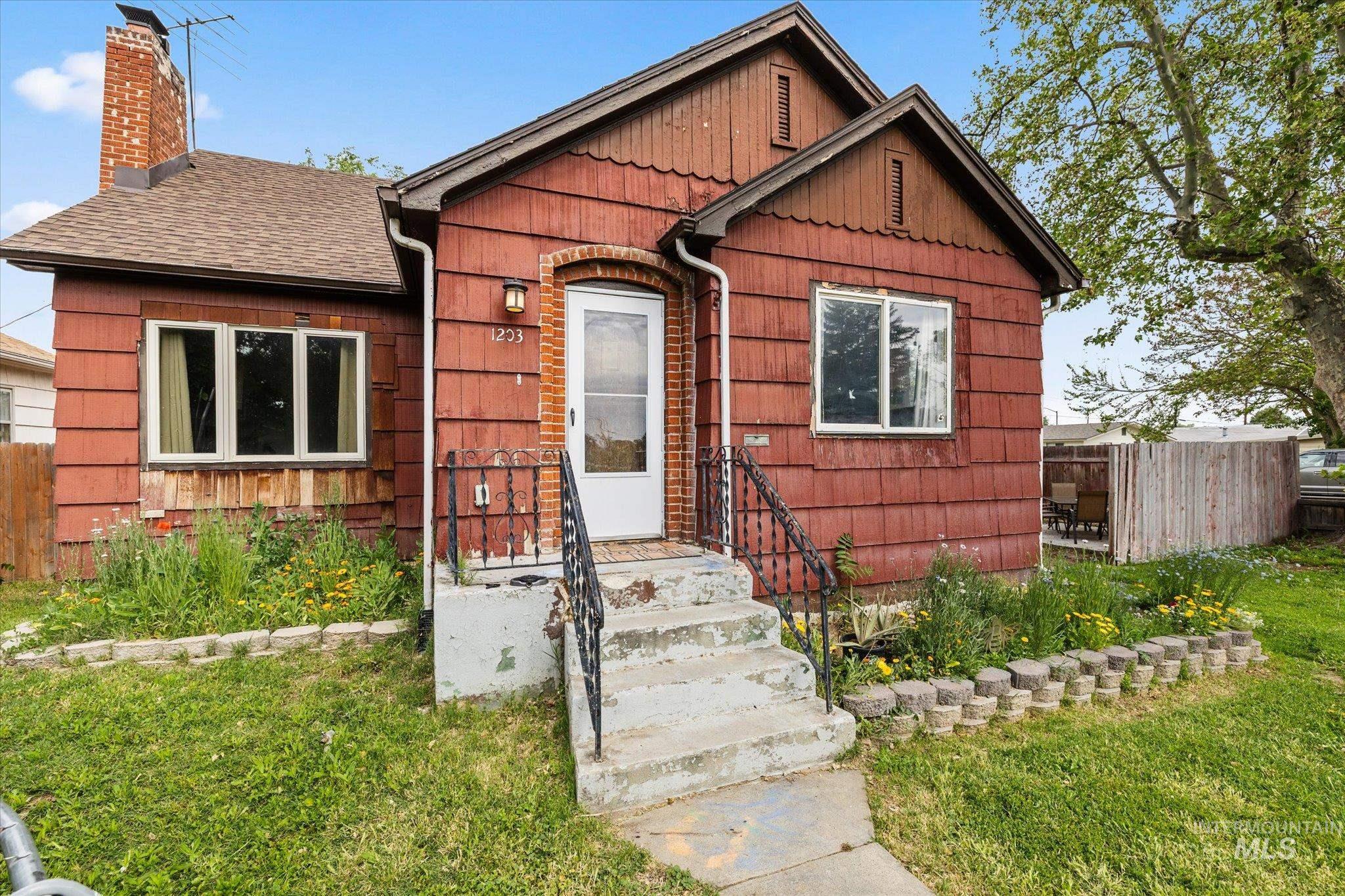 1203 13th Ave S, Nampa, Idaho 83651, 4 Bedrooms, 1 Bathroom, Residential For Sale, Price $330,000,MLS 98986523