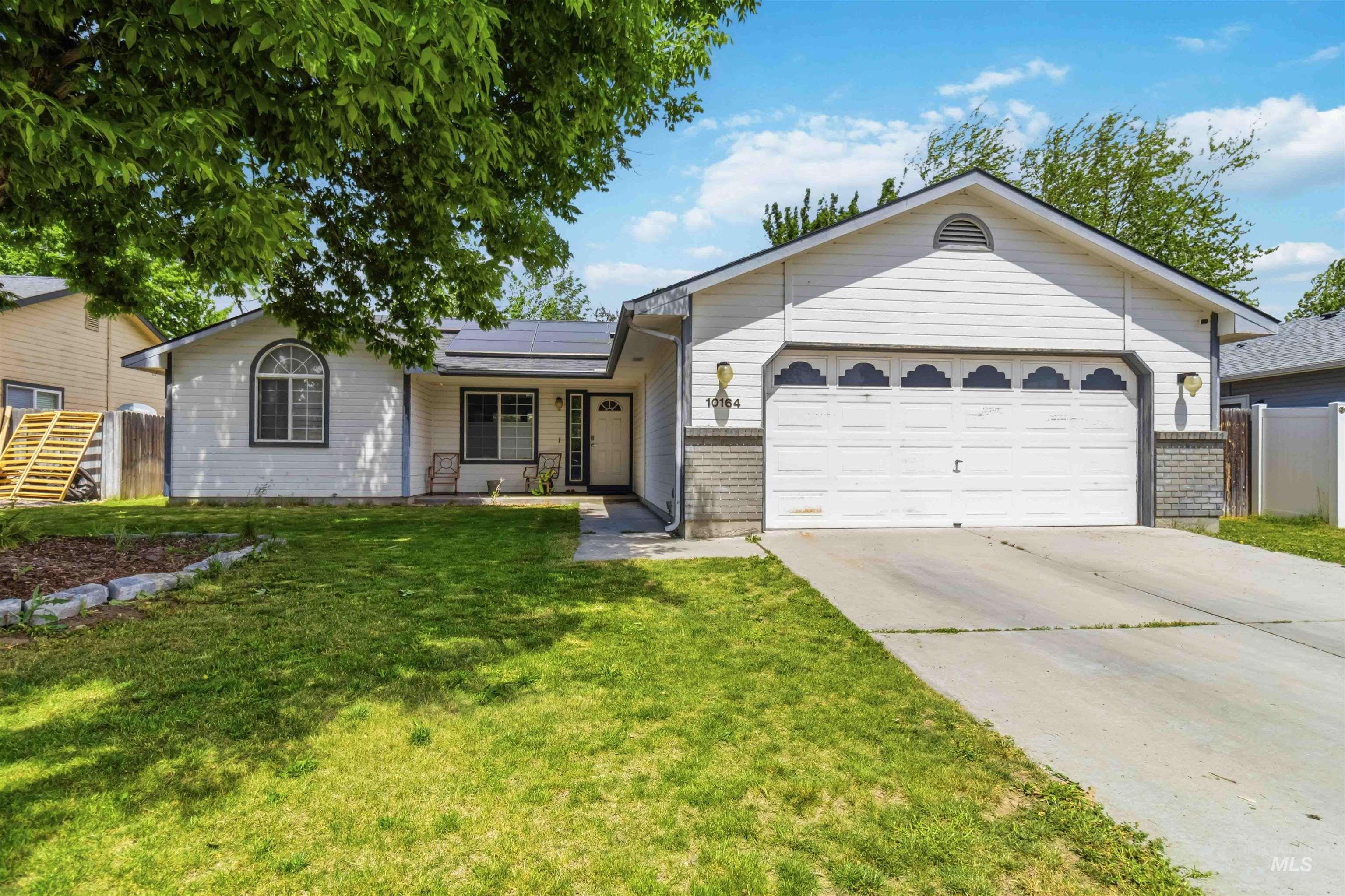 10164 W Florence Ct, Boise, Idaho 83704-9789, 3 Bedrooms, 2 Bathrooms, Residential For Sale, Price $399,000,MLS 98986525