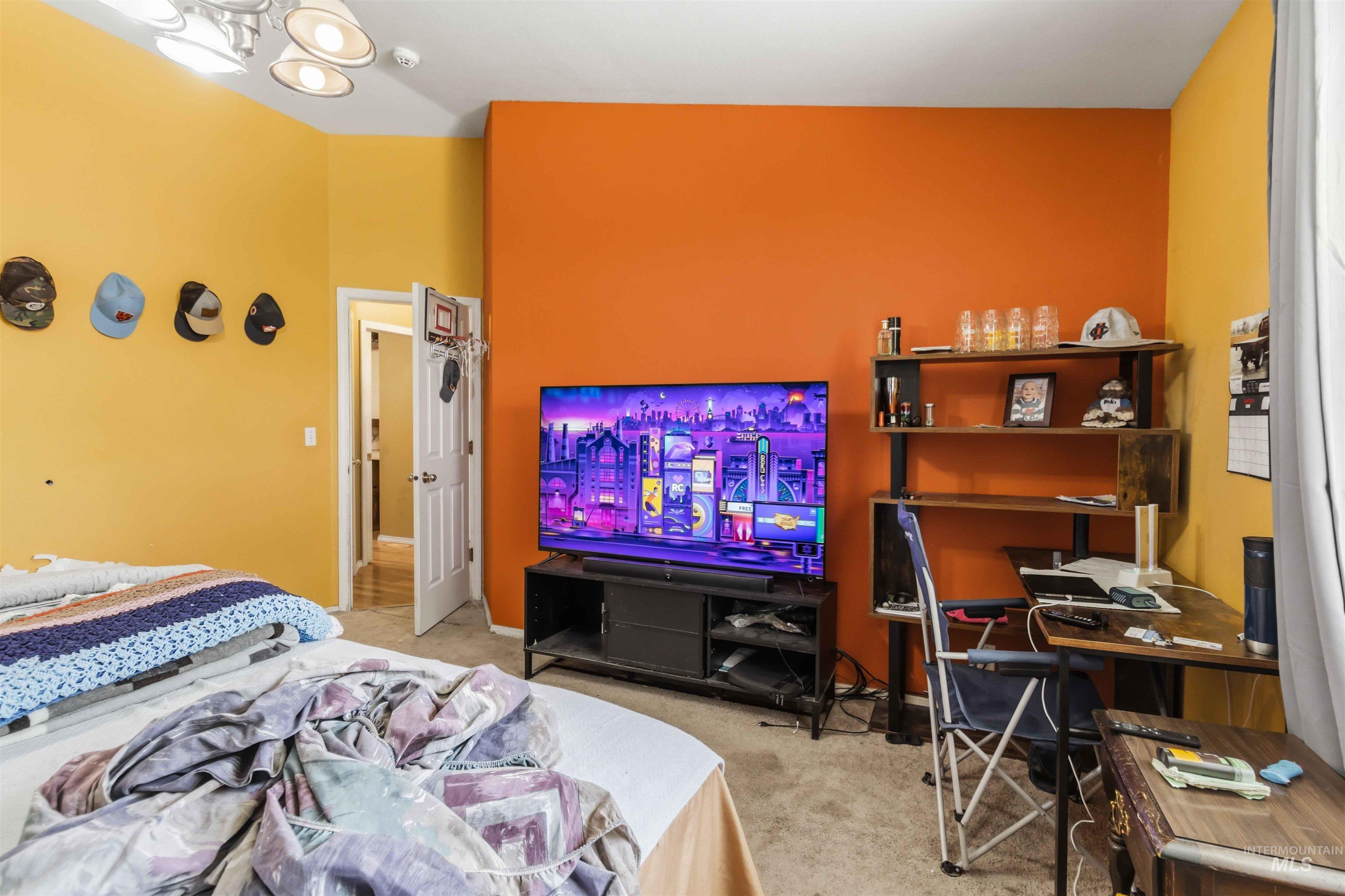 10164 W Florence Ct, Boise, Idaho 83704-9789, 3 Bedrooms, 2 Bathrooms, Residential For Sale, Price $399,000,MLS 98986525