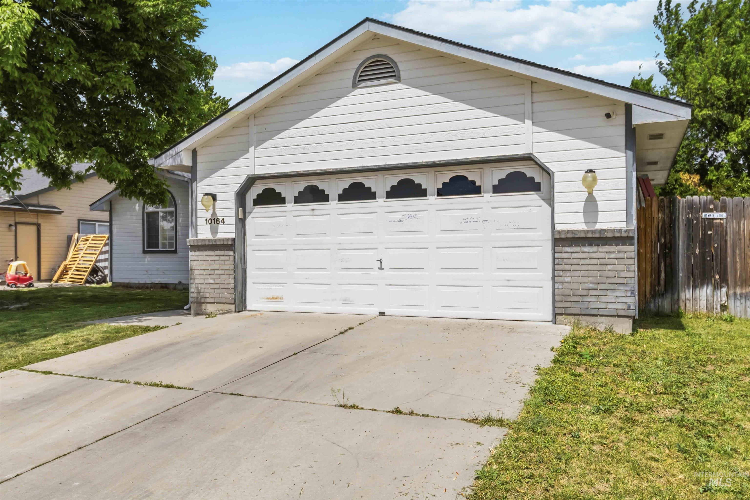 10164 W Florence Ct, Boise, Idaho 83704-9789, 3 Bedrooms, 2 Bathrooms, Residential For Sale, Price $399,000,MLS 98986525