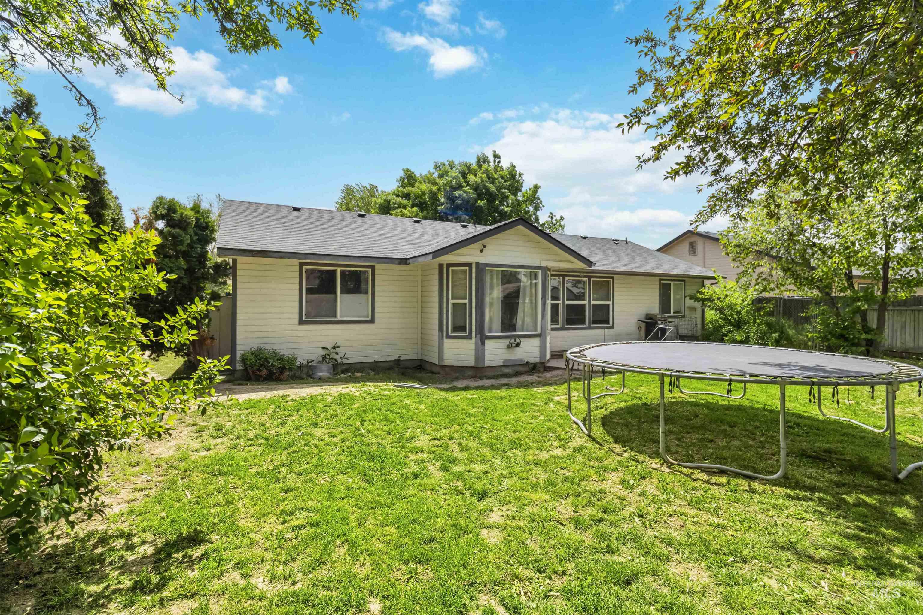 10164 W Florence Ct, Boise, Idaho 83704-9789, 3 Bedrooms, 2 Bathrooms, Residential For Sale, Price $399,000,MLS 98986525