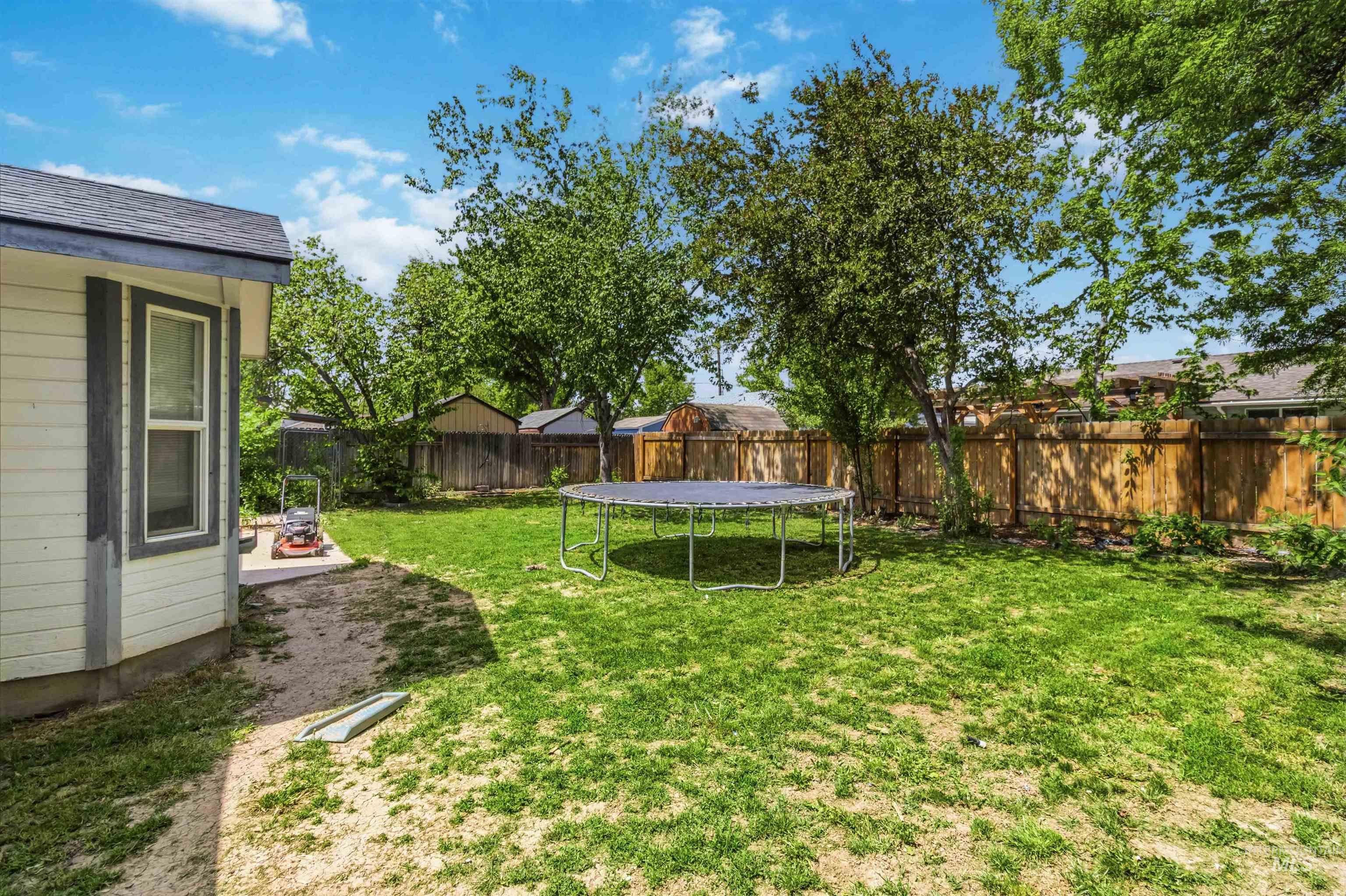 10164 W Florence Ct, Boise, Idaho 83704-9789, 3 Bedrooms, 2 Bathrooms, Residential For Sale, Price $399,000,MLS 98986525