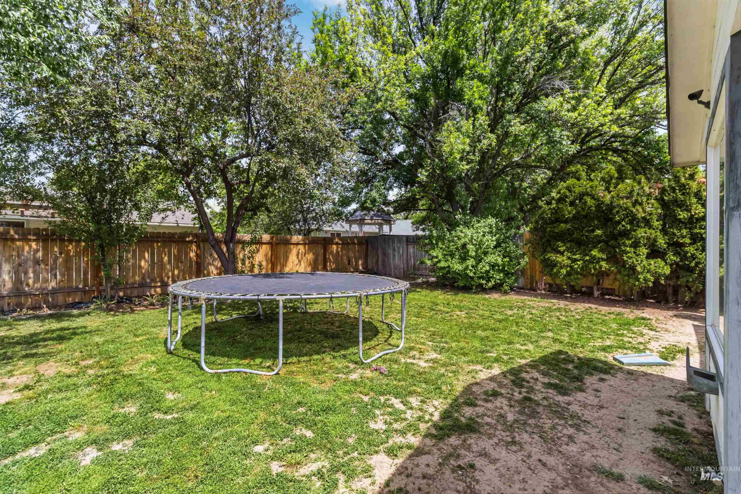 10164 W Florence Ct, Boise, Idaho 83704-9789, 3 Bedrooms, 2 Bathrooms, Residential For Sale, Price $399,000,MLS 98986525