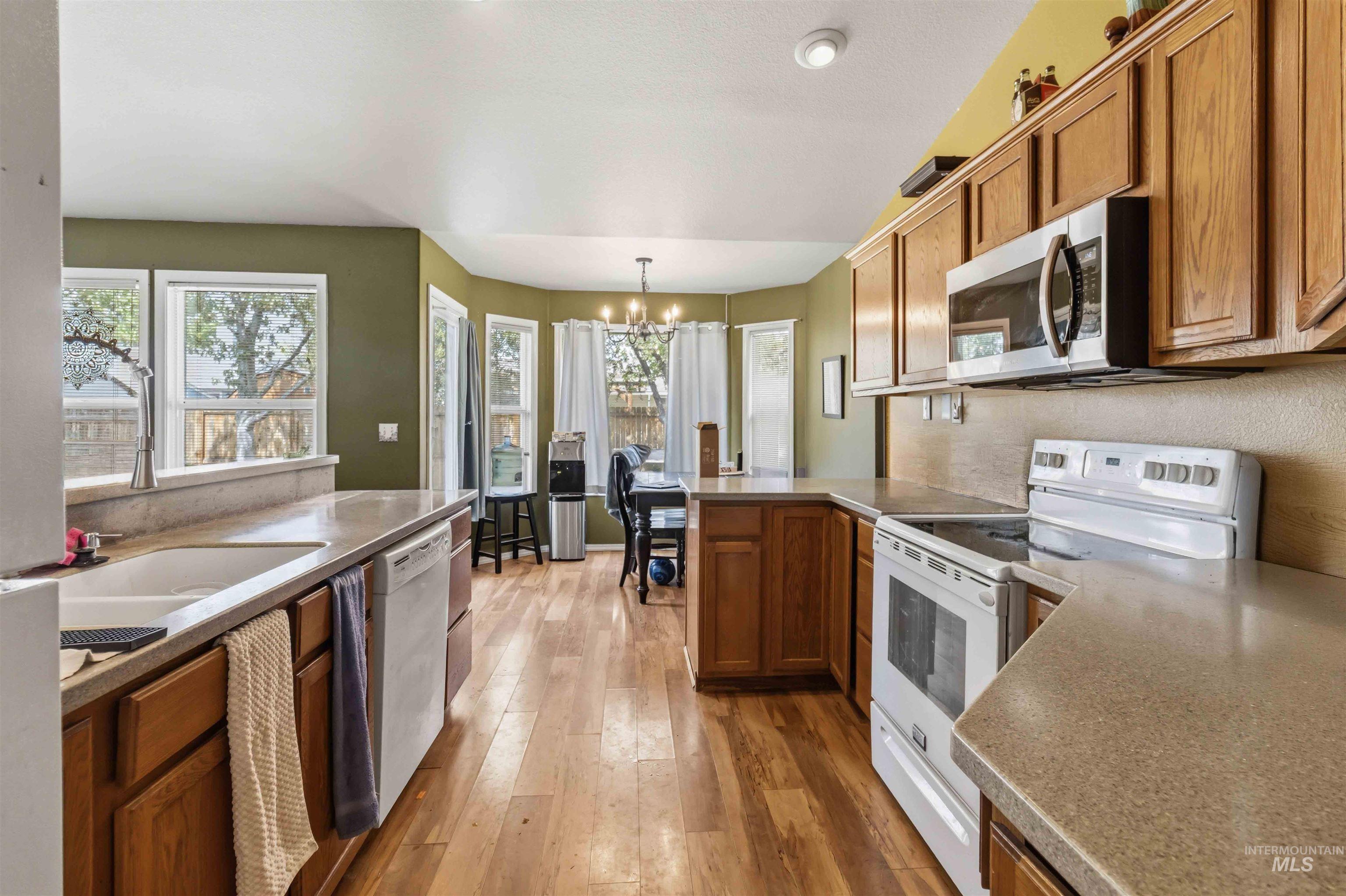 10164 W Florence Ct, Boise, Idaho 83704-9789, 3 Bedrooms, 2 Bathrooms, Residential For Sale, Price $399,000,MLS 98986525