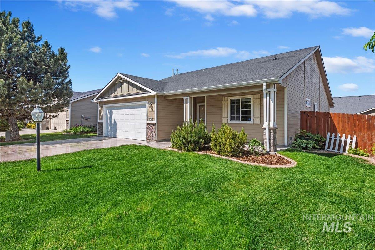 4704 Gala Avenue, Caldwell, Idaho 83607, 3 Bedrooms, 2 Bathrooms, Residential For Sale, Price $380,000,MLS 98986527