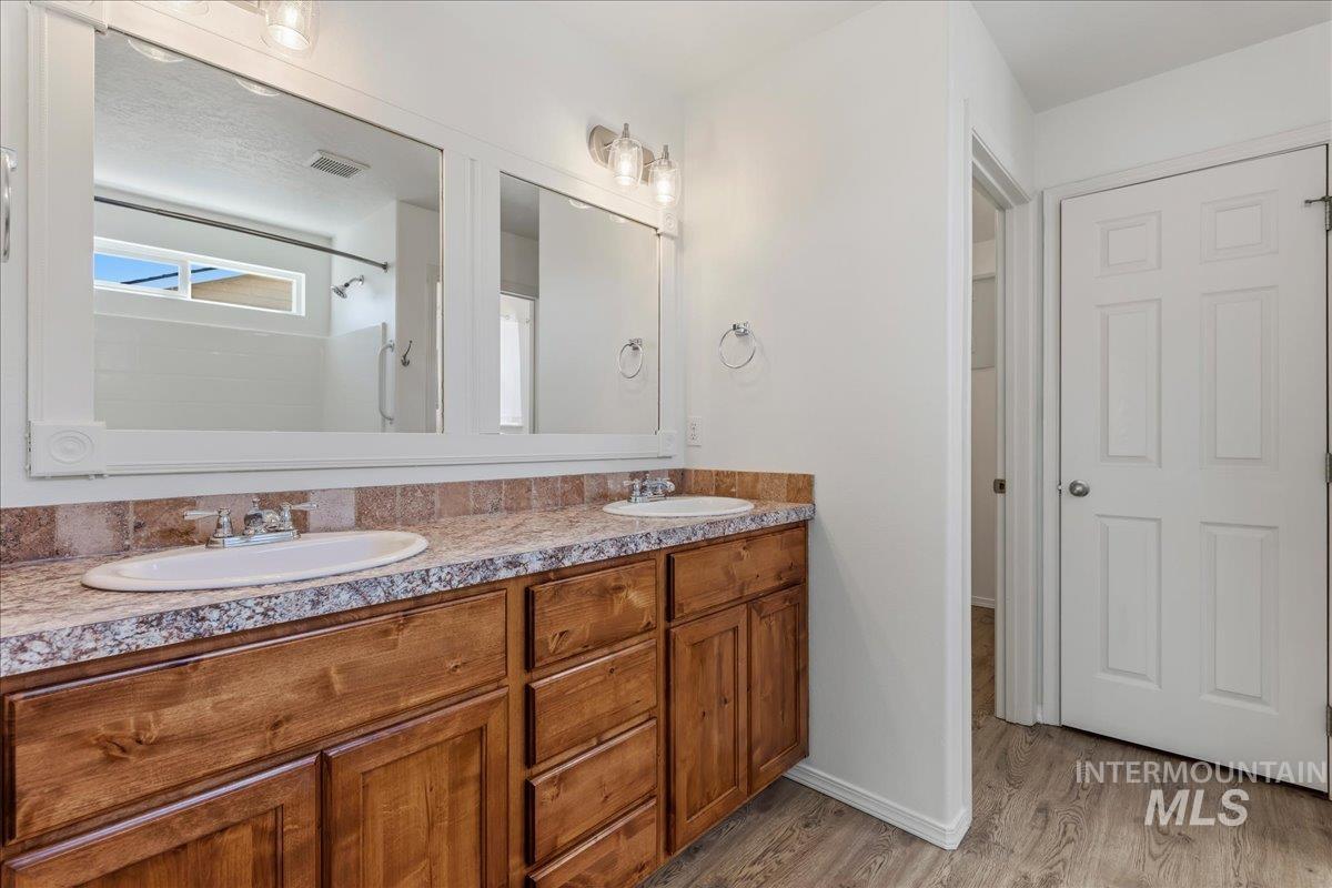 4704 Gala Avenue, Caldwell, Idaho 83607, 3 Bedrooms, 2 Bathrooms, Residential For Sale, Price $380,000,MLS 98986527