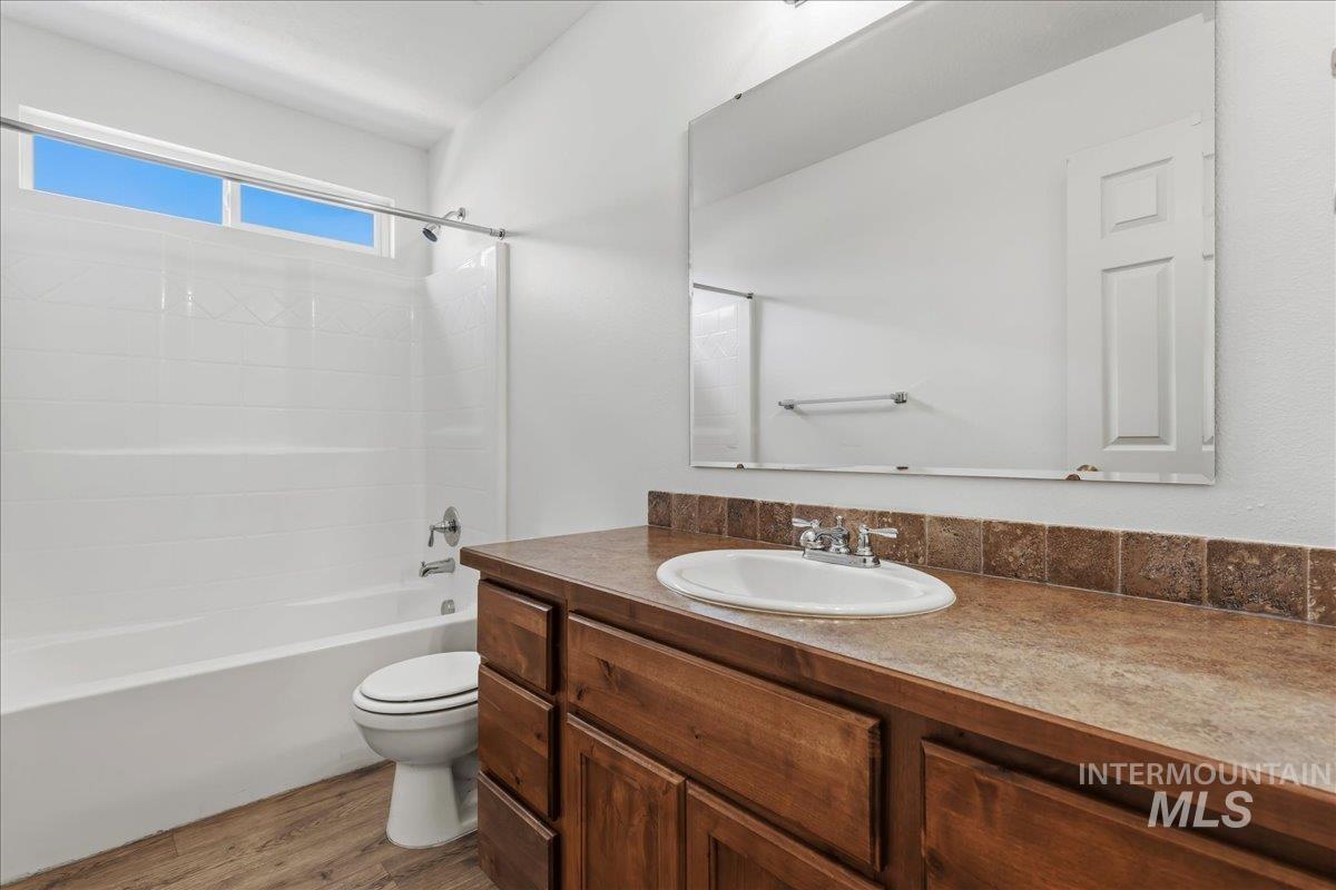 4704 Gala Avenue, Caldwell, Idaho 83607, 3 Bedrooms, 2 Bathrooms, Residential For Sale, Price $380,000,MLS 98986527
