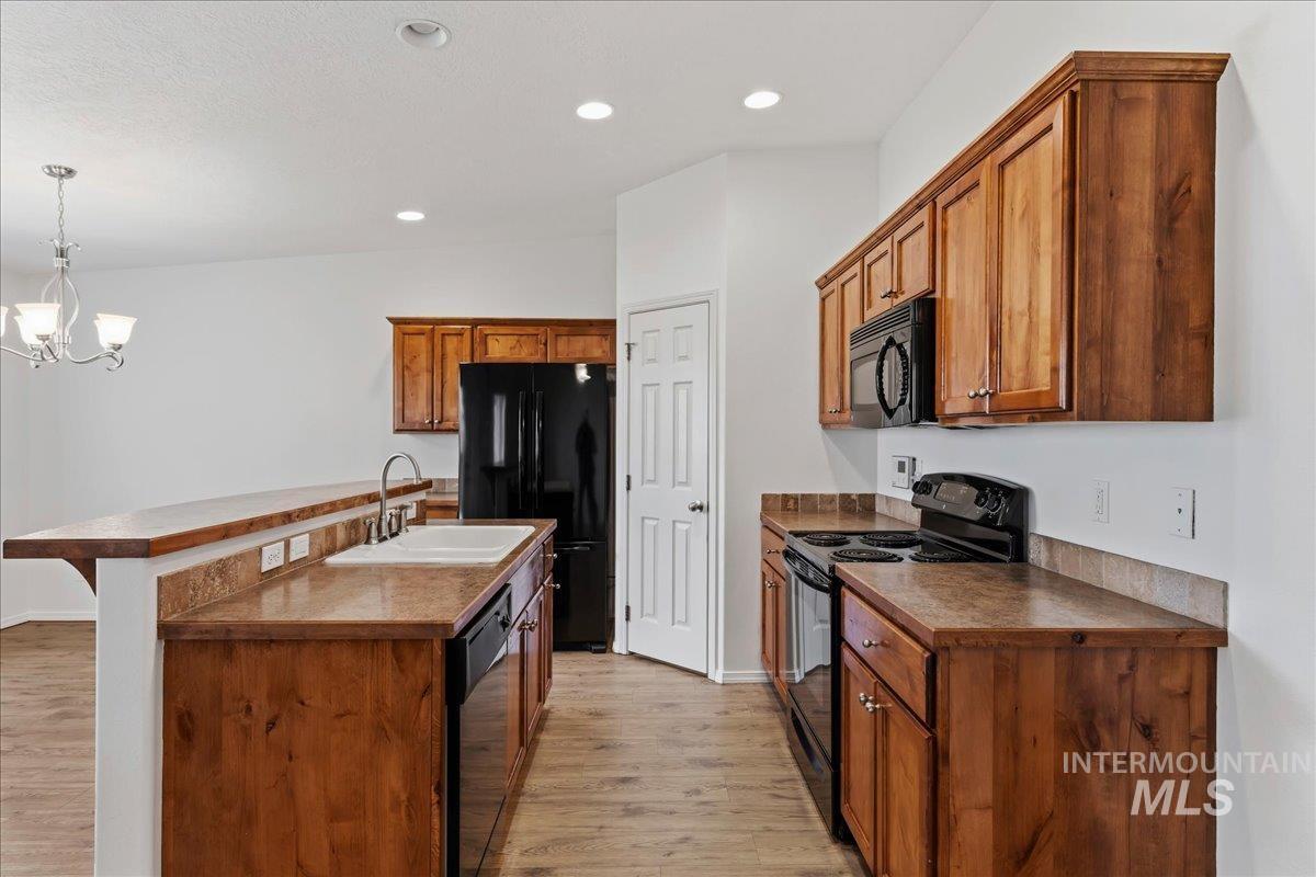 4704 Gala Avenue, Caldwell, Idaho 83607, 3 Bedrooms, 2 Bathrooms, Residential For Sale, Price $380,000,MLS 98986527
