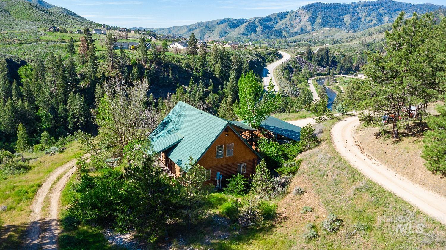 42 Hummingbird Haven, Boise, Idaho 83616, 3 Bedrooms, 2 Bathrooms, Residential For Sale, Price $450,000,MLS 98986529