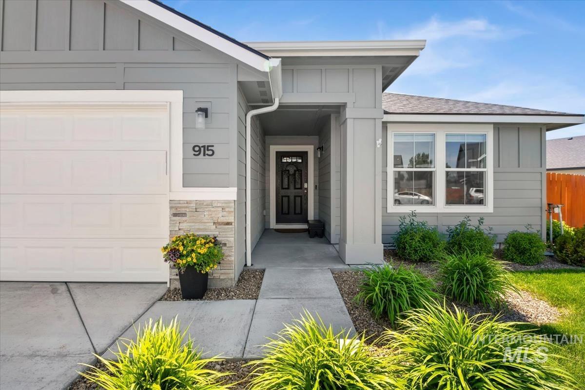 915 Accipiter Pl, Mountain Home, Idaho 83647, 3 Bedrooms, 2 Bathrooms, Residential For Sale, Price $395,000,MLS 98986533