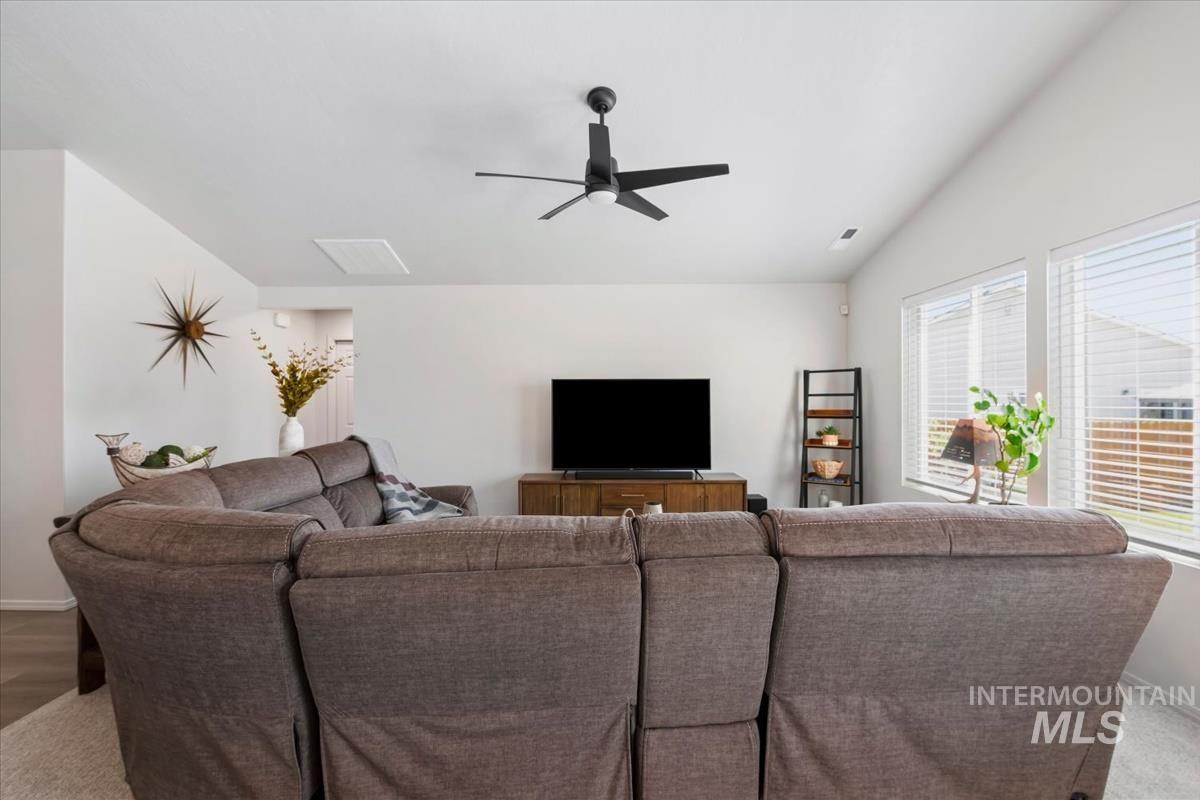 915 Accipiter Pl, Mountain Home, Idaho 83647, 3 Bedrooms, 2 Bathrooms, Residential For Sale, Price $395,000,MLS 98986533